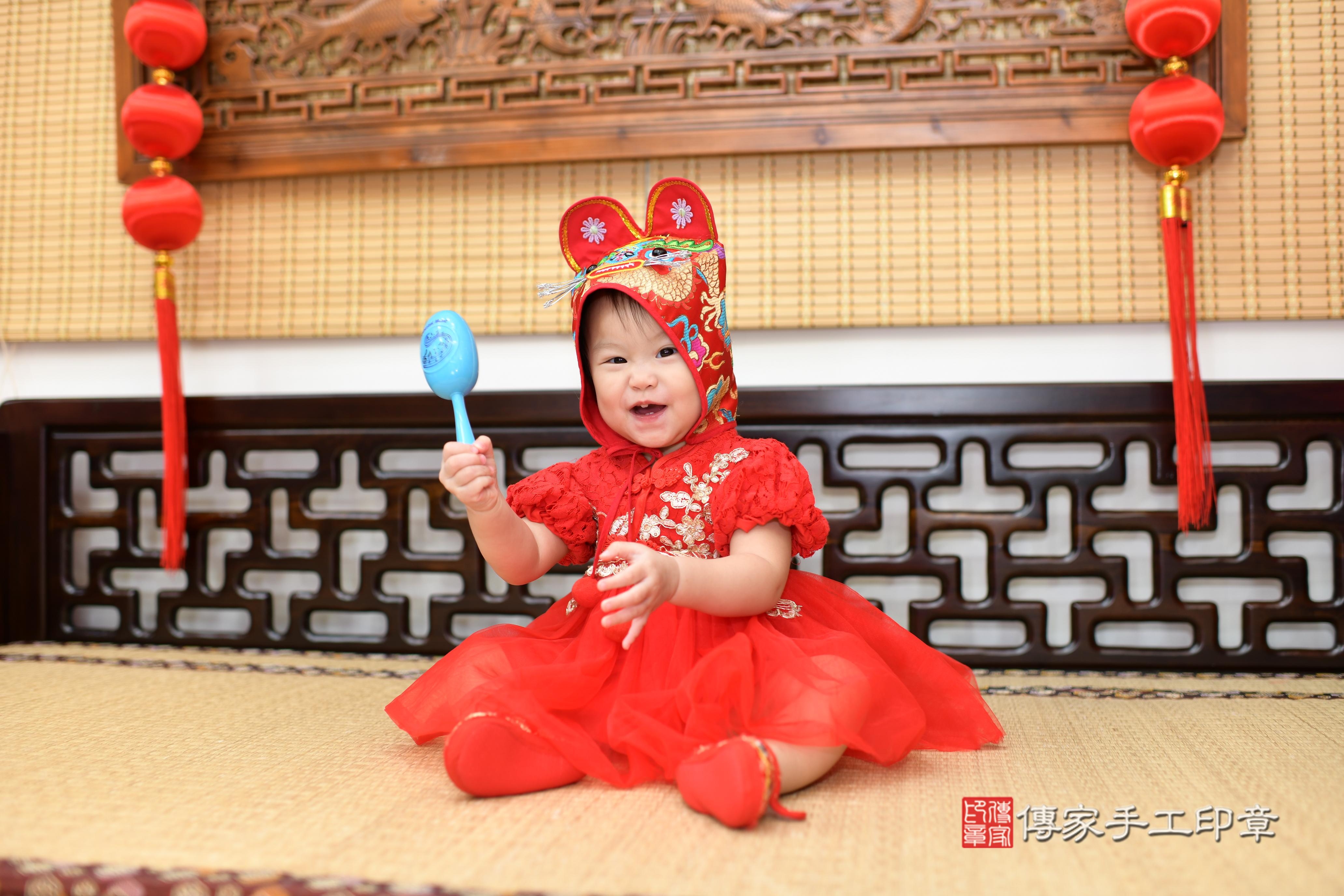 傳家手工印章台南店、抓周、度脺、中國風會場、傳家嬰兒古禮、吉祥話、抓周道具物品24種、拍照。抓周證書。寶寶抓周、滿周歲、生日快樂、祝福 傳家手工印章台南店、抓周、度脺、中國風會場、傳家嬰兒古禮、吉祥話、抓周道具物品24種、拍照。抓周證書。寶寶抓周、滿周歲、生日快樂、祝福