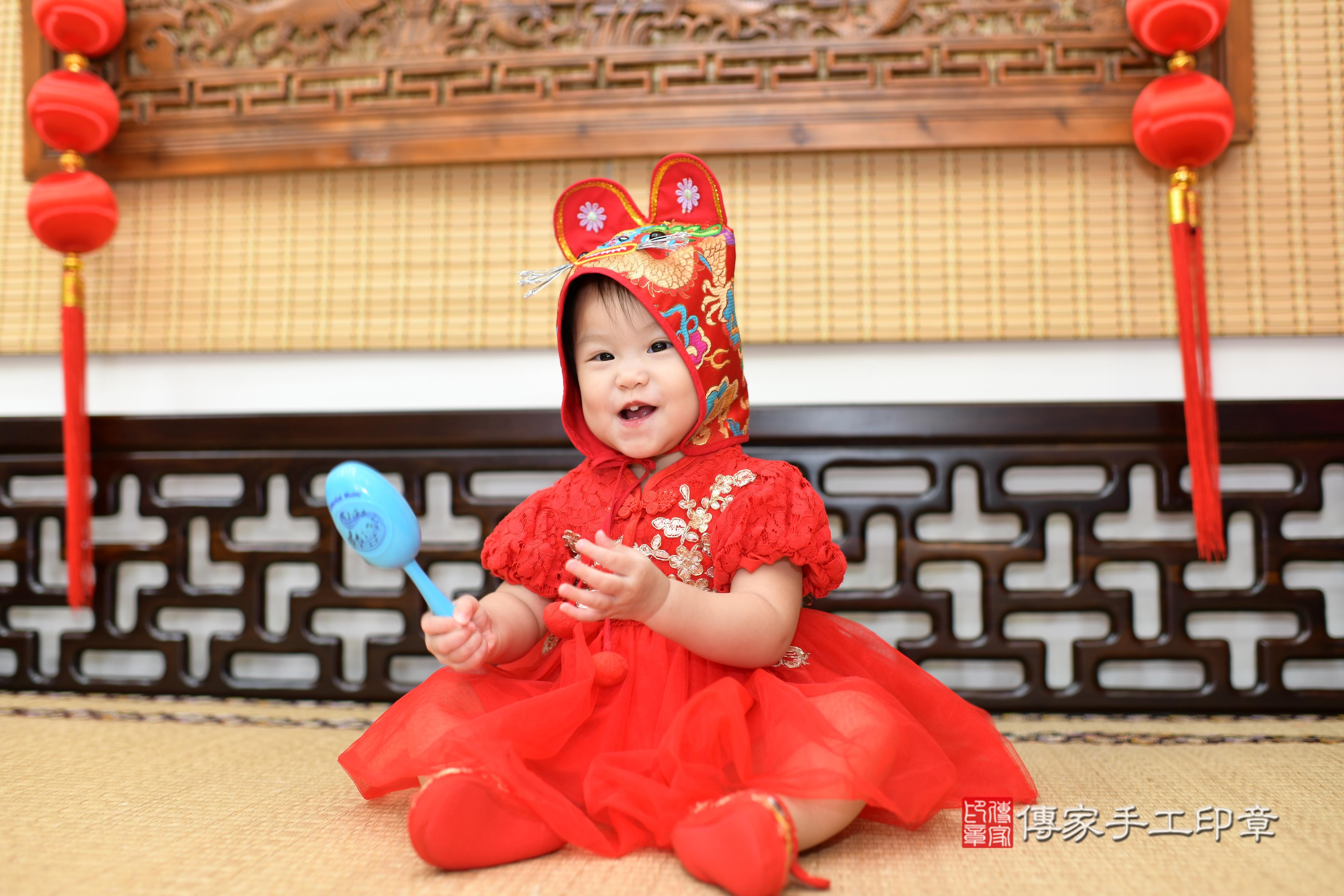 傳家手工印章台南店、抓周、度脺、中國風會場、傳家嬰兒古禮、吉祥話、抓周道具物品24種、拍照。抓周證書。寶寶抓周、滿周歲、生日快樂、祝福 傳家手工印章台南店、抓周、度脺、中國風會場、傳家嬰兒古禮、吉祥話、抓周道具物品24種、拍照。抓周證書。寶寶抓周、滿周歲、生日快樂、祝福