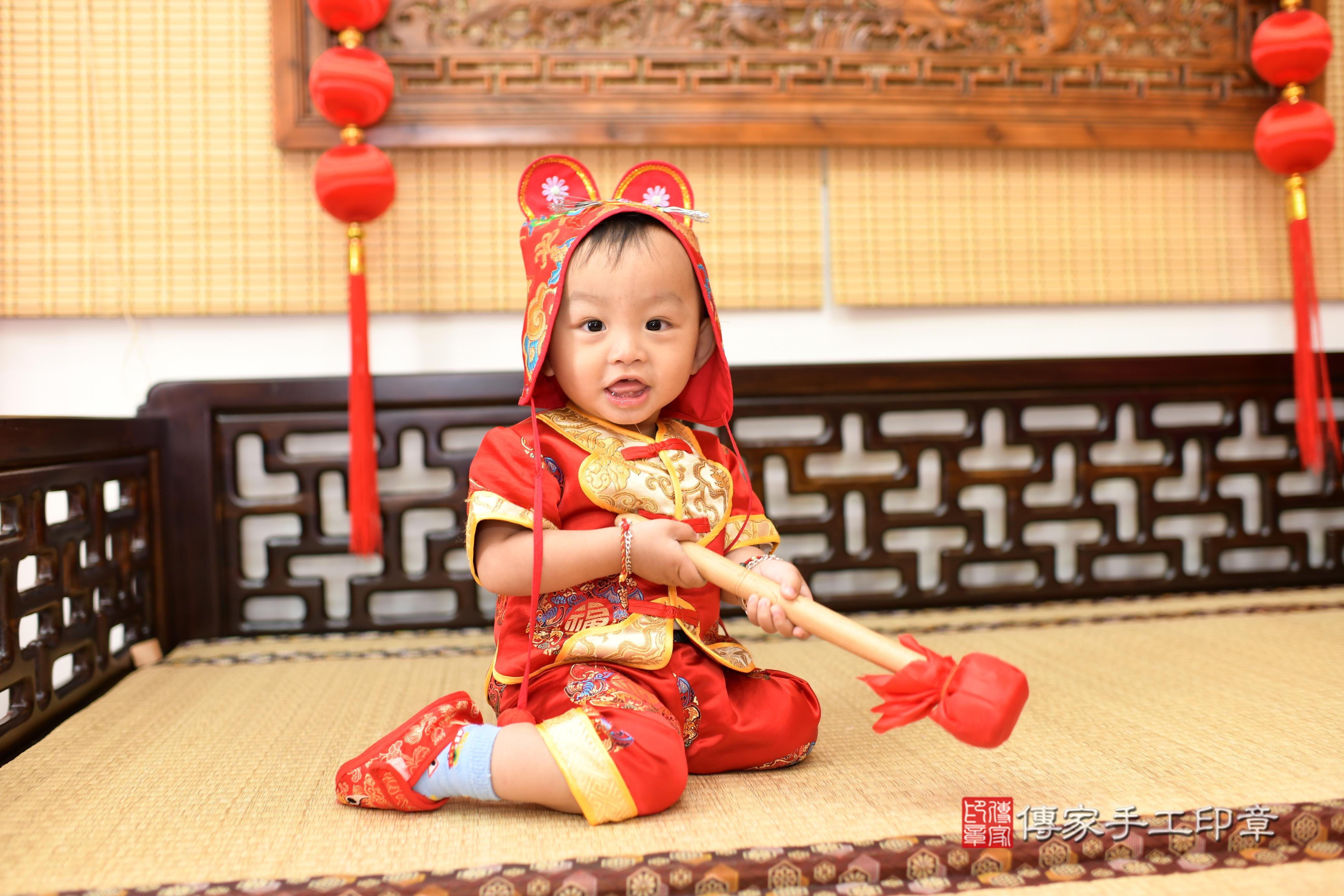 傳家手工印章台南店、抓周、度脺、中國風會場、傳家嬰兒古禮、吉祥話、抓周道具物品24種、拍照。抓周證書。寶寶抓周、滿周歲、生日快樂、祝福 傳家手工印章台南店、抓周、度脺、中國風會場、傳家嬰兒古禮、吉祥話、抓周道具物品24種、拍照。抓周證書。寶寶抓周、滿周歲、生日快樂、祝福