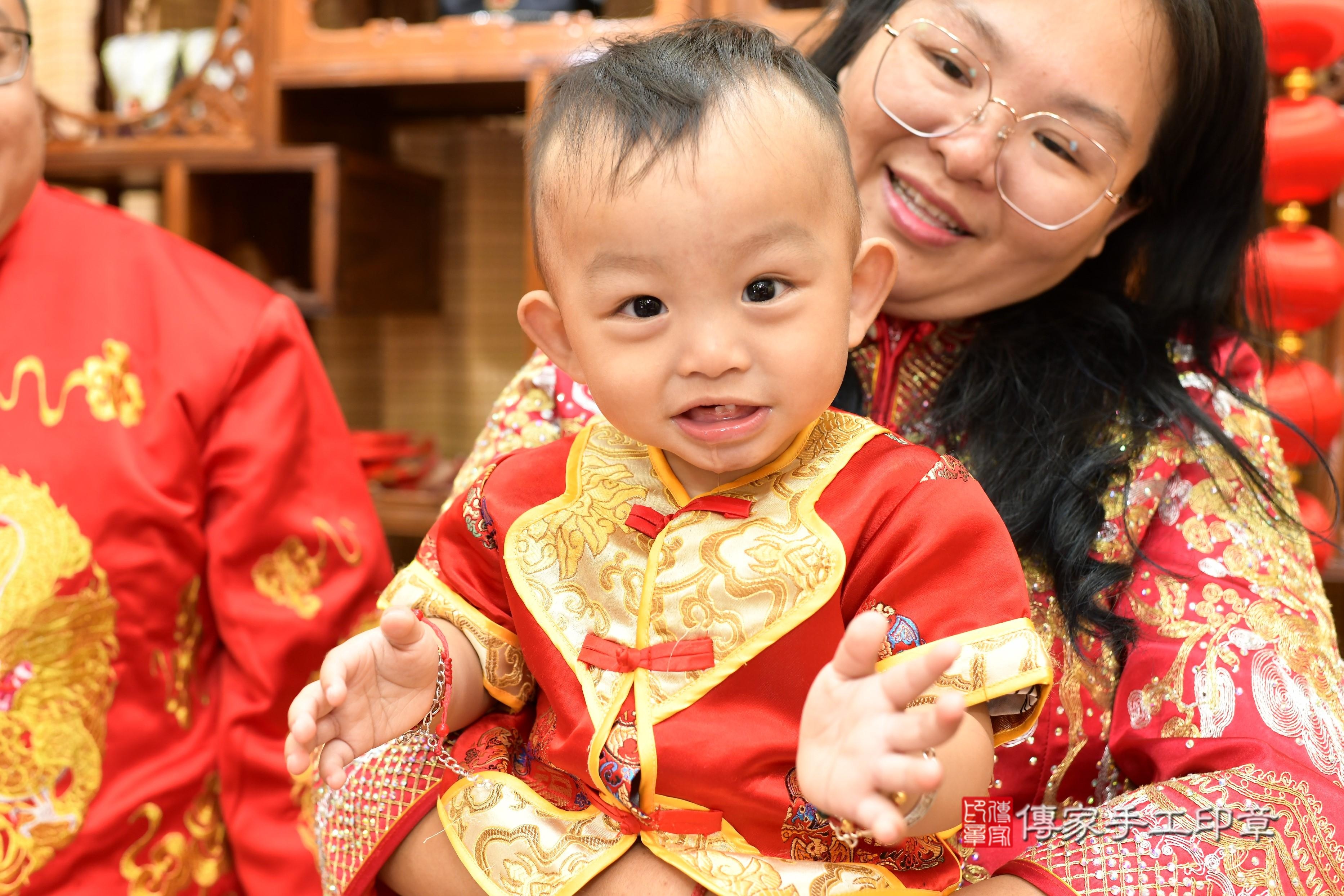 傳家手工印章台南店、抓周、度脺、中國風會場、傳家嬰兒古禮、吉祥話、抓周道具物品24種、拍照。抓周證書。寶寶抓周、滿周歲、生日快樂、祝福 傳家手工印章台南店、抓周、度脺、中國風會場、傳家嬰兒古禮、吉祥話、抓周道具物品24種、拍照。抓周證書。寶寶抓周、滿周歲、生日快樂、祝福