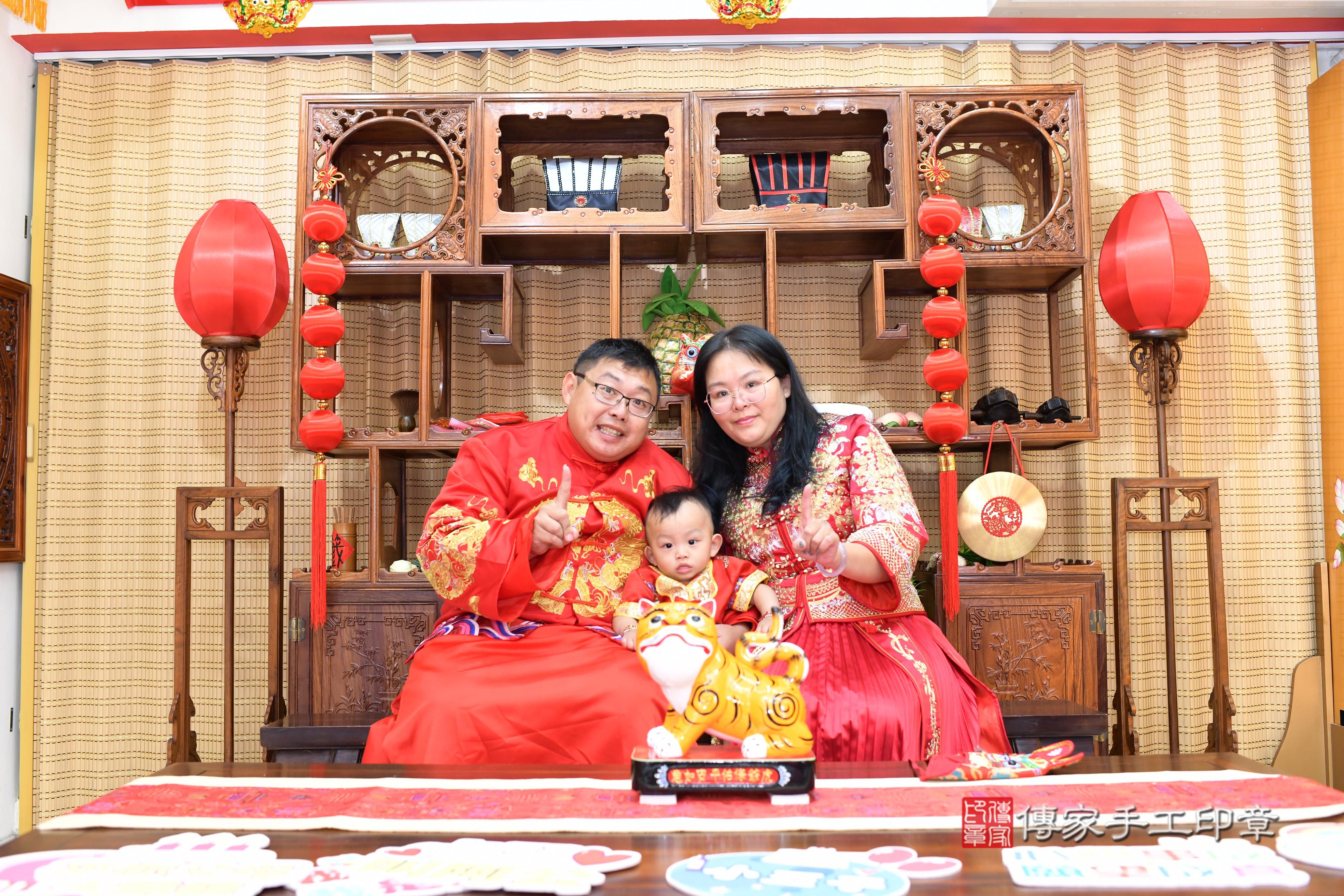 傳家手工印章台南店、抓周、度脺、中國風會場、傳家嬰兒古禮、吉祥話、抓周道具物品24種、拍照。抓周證書。寶寶抓周、滿周歲、生日快樂、祝福 傳家手工印章台南店、抓周、度脺、中國風會場、傳家嬰兒古禮、吉祥話、抓周道具物品24種、拍照。抓周證書。寶寶抓周、滿周歲、生日快樂、祝福