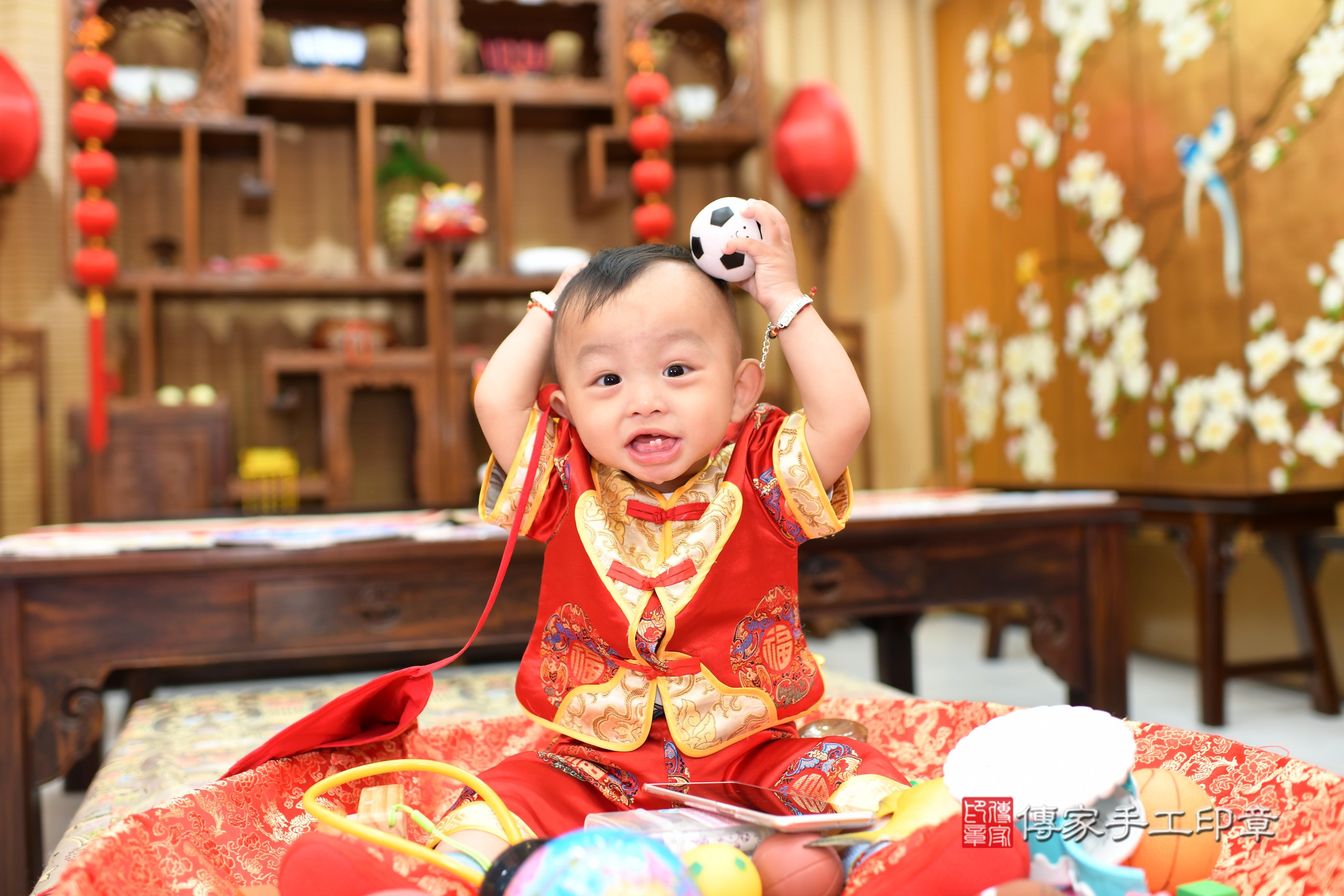 傳家手工印章台南店、抓周、度脺、中國風會場、傳家嬰兒古禮、吉祥話、抓周道具物品24種、拍照。抓周證書。寶寶抓周、滿周歲、生日快樂、祝福 傳家手工印章台南店、抓周、度脺、中國風會場、傳家嬰兒古禮、吉祥話、抓周道具物品24種、拍照。抓周證書。寶寶抓周、滿周歲、生日快樂、祝福