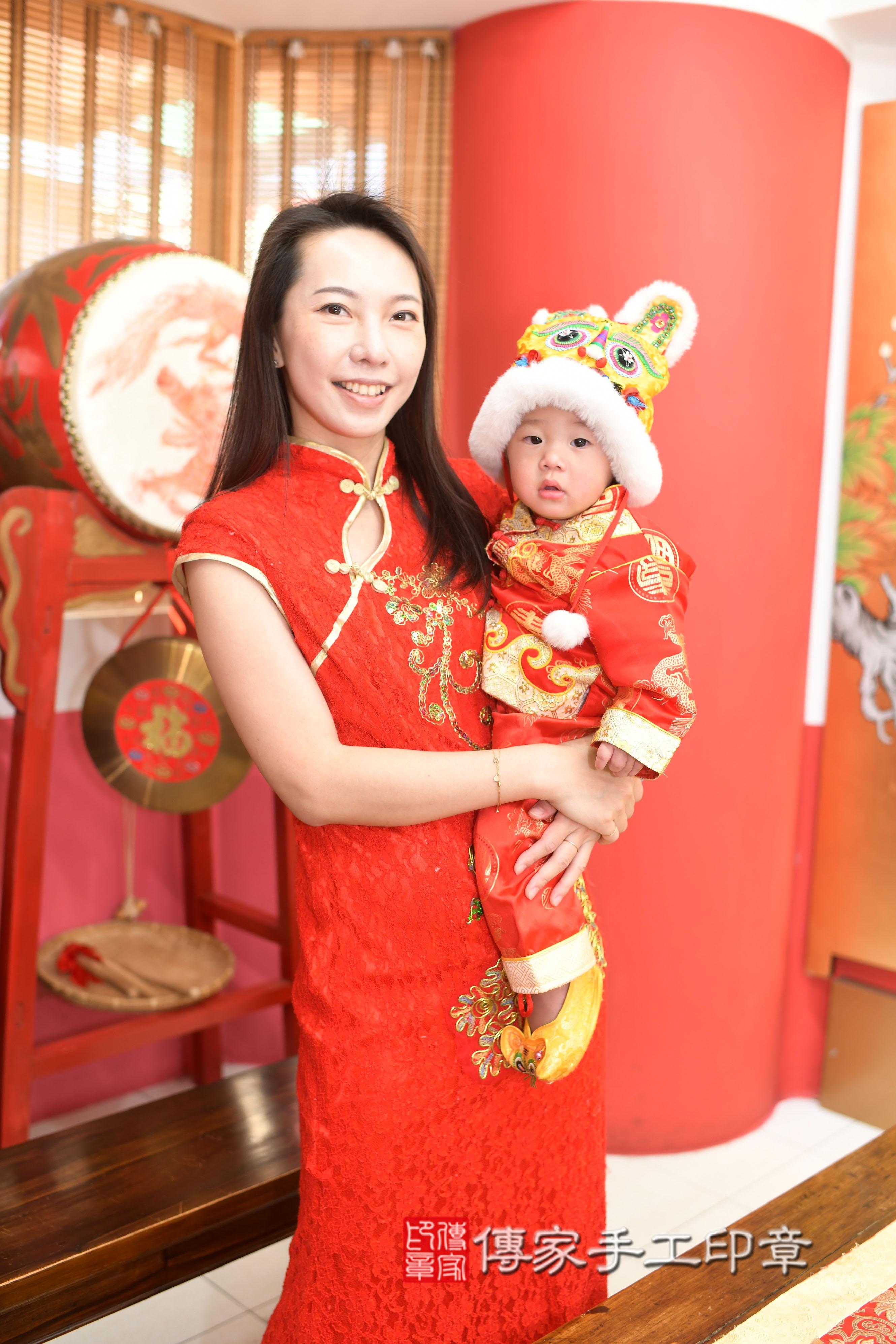 傳家手工印章台南店、抓周、度脺、中國風會場、傳家嬰兒古禮、吉祥話、抓周道具物品24種、拍照。抓周證書。寶寶抓周、滿周歲、生日快樂、祝福 傳家手工印章台南店、抓周、度脺、中國風會場、傳家嬰兒古禮、吉祥話、抓周道具物品24種、拍照。抓周證書。寶寶抓周、滿周歲、生日快樂、祝福