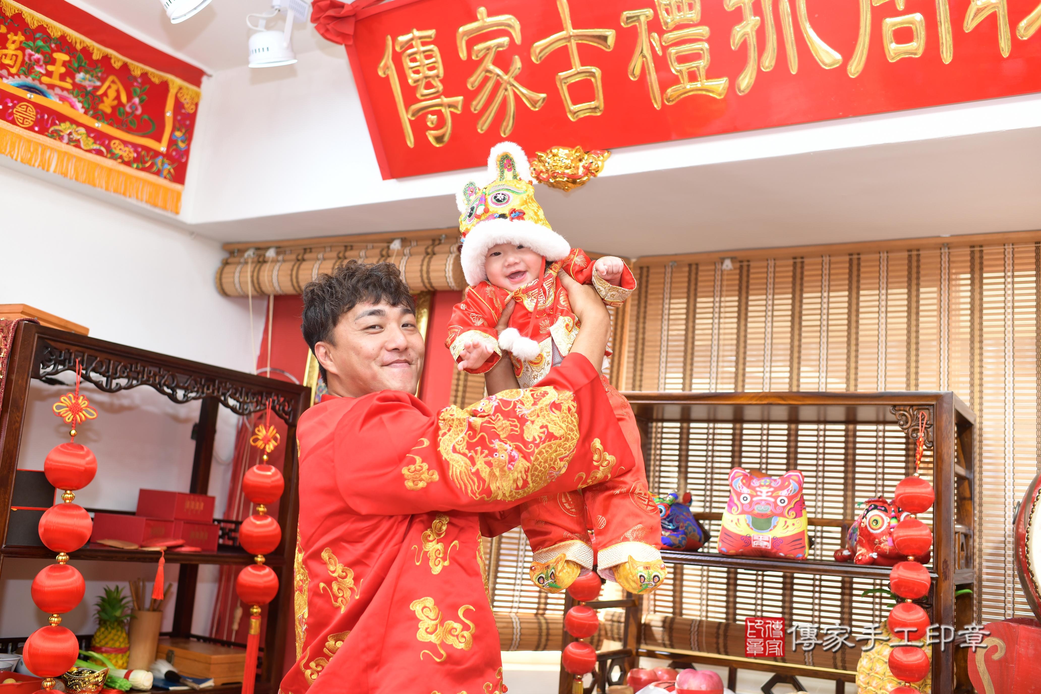 傳家手工印章台南店、抓周、度脺、中國風會場、傳家嬰兒古禮、吉祥話、抓周道具物品24種、拍照。抓周證書。寶寶抓周、滿周歲、生日快樂、祝福 傳家手工印章台南店、抓周、度脺、中國風會場、傳家嬰兒古禮、吉祥話、抓周道具物品24種、拍照。抓周證書。寶寶抓周、滿周歲、生日快樂、祝福