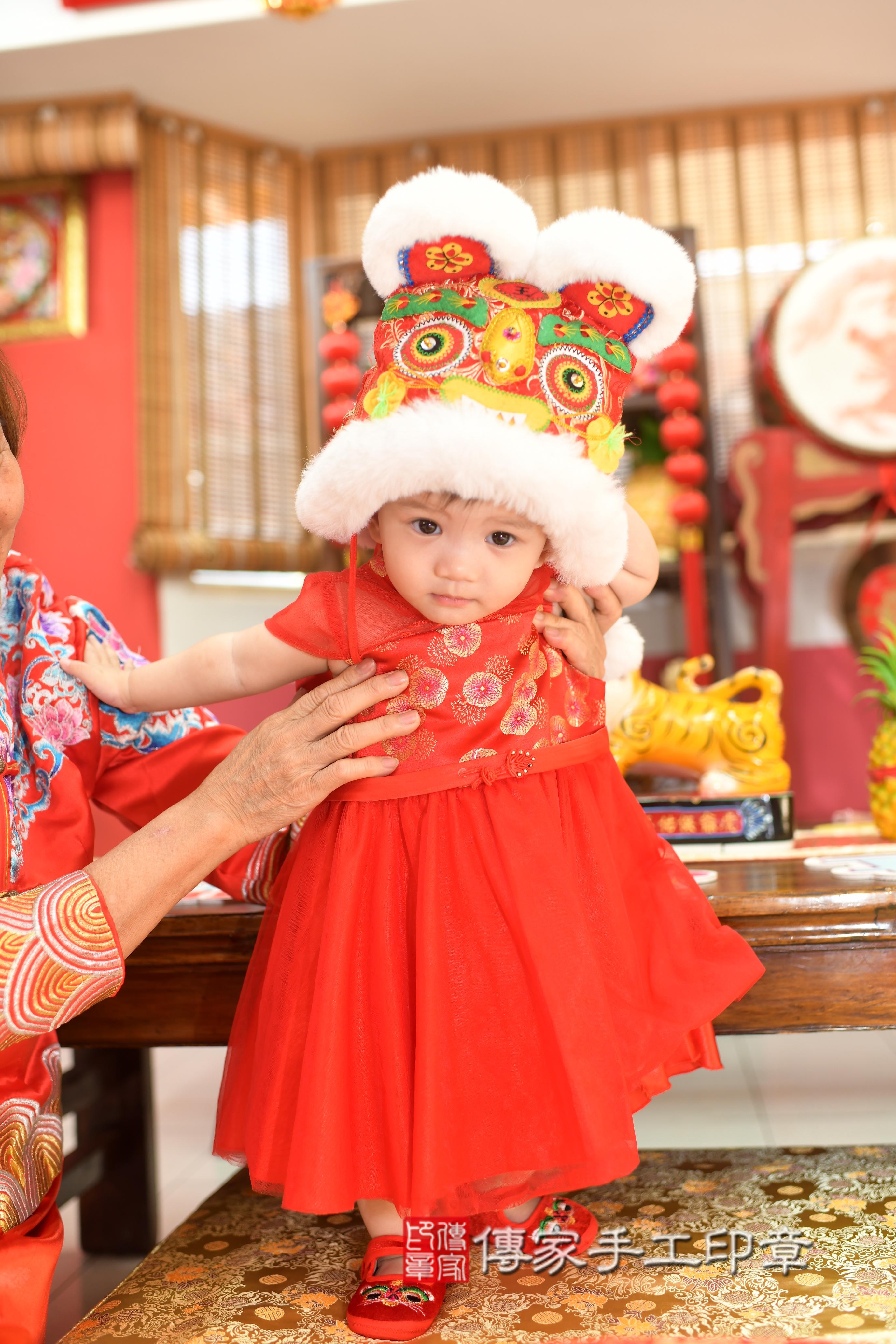 傳家手工印章高雄店、抓周、度脺、中國風會場、傳家嬰兒古禮、吉祥話、抓周道具物品24種、拍照。抓周證書。寶寶抓周、滿周歲、生日快樂、祝福 傳家手工印章高雄店、抓周、度脺、中國風會場、傳家嬰兒古禮、吉祥話、抓周道具物品24種、拍照。抓周證書。寶寶抓周、滿周歲、生日快樂、祝福