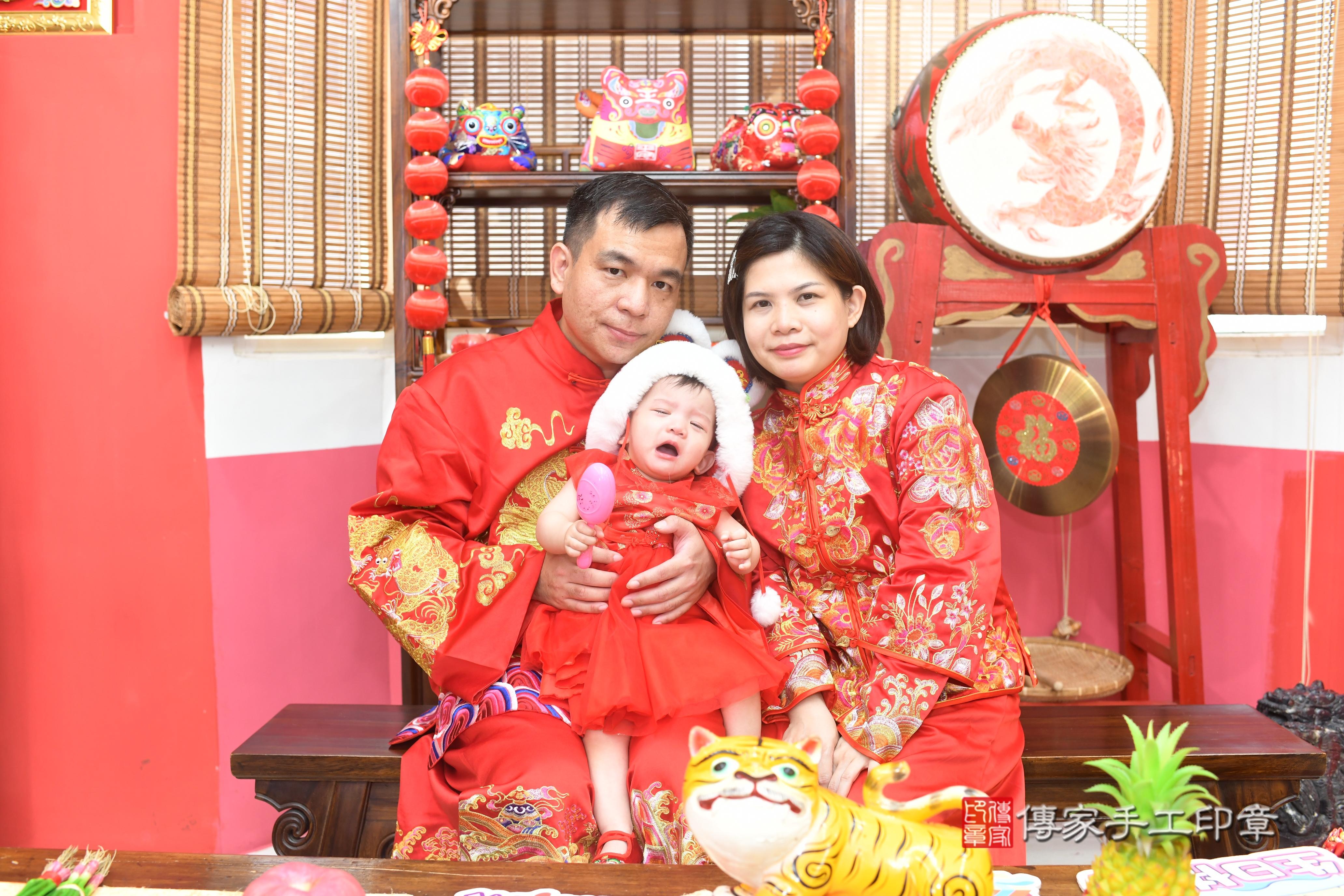 傳家手工印章高雄店、抓周、度脺、中國風會場、傳家嬰兒古禮、吉祥話、抓周道具物品24種、拍照。抓周證書。寶寶抓周、滿周歲、生日快樂、祝福 傳家手工印章高雄店、抓周、度脺、中國風會場、傳家嬰兒古禮、吉祥話、抓周道具物品24種、拍照。抓周證書。寶寶抓周、滿周歲、生日快樂、祝福