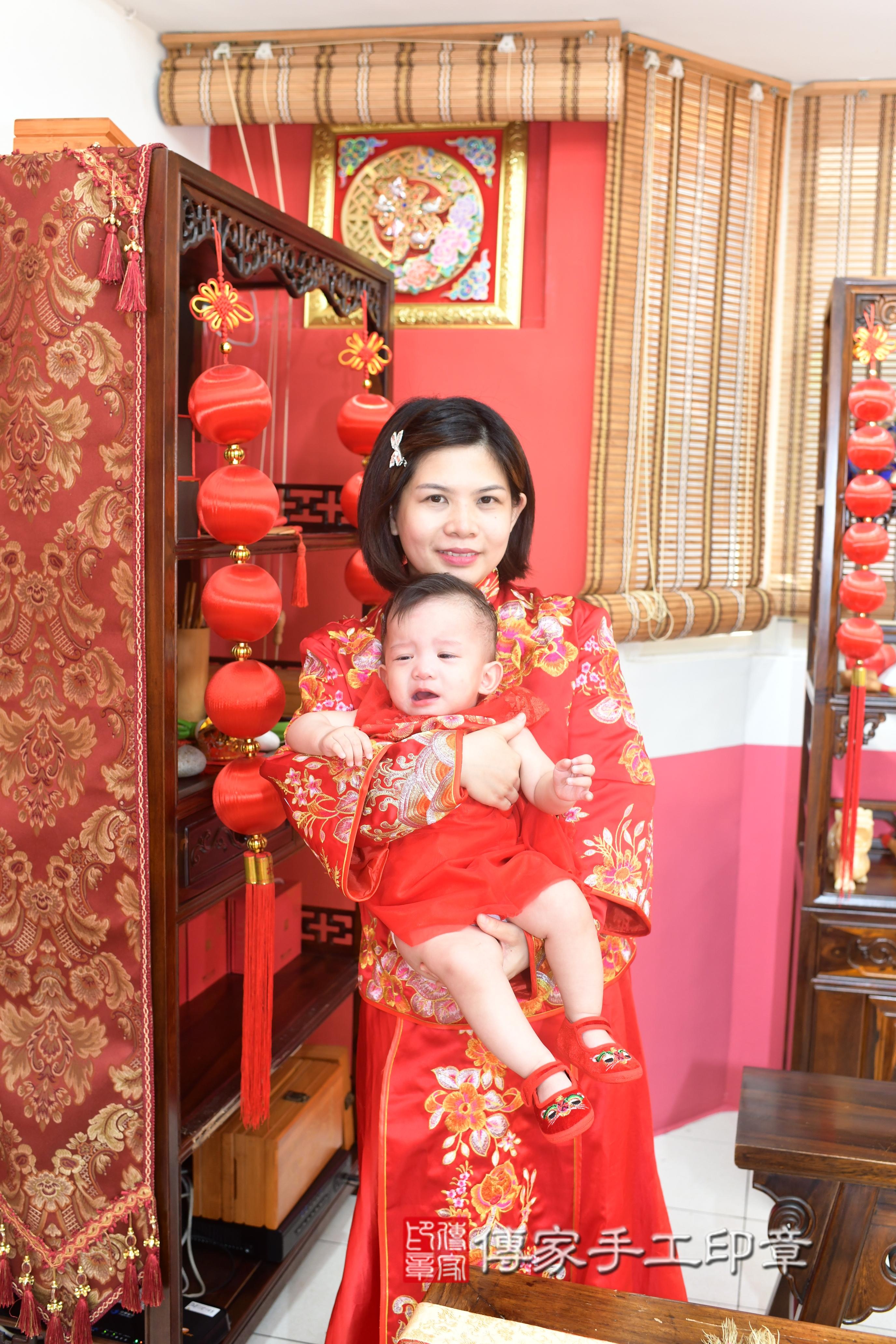 傳家手工印章高雄店、抓周、度脺、中國風會場、傳家嬰兒古禮、吉祥話、抓周道具物品24種、拍照。抓周證書。寶寶抓周、滿周歲、生日快樂、祝福 傳家手工印章高雄店、抓周、度脺、中國風會場、傳家嬰兒古禮、吉祥話、抓周道具物品24種、拍照。抓周證書。寶寶抓周、滿周歲、生日快樂、祝福