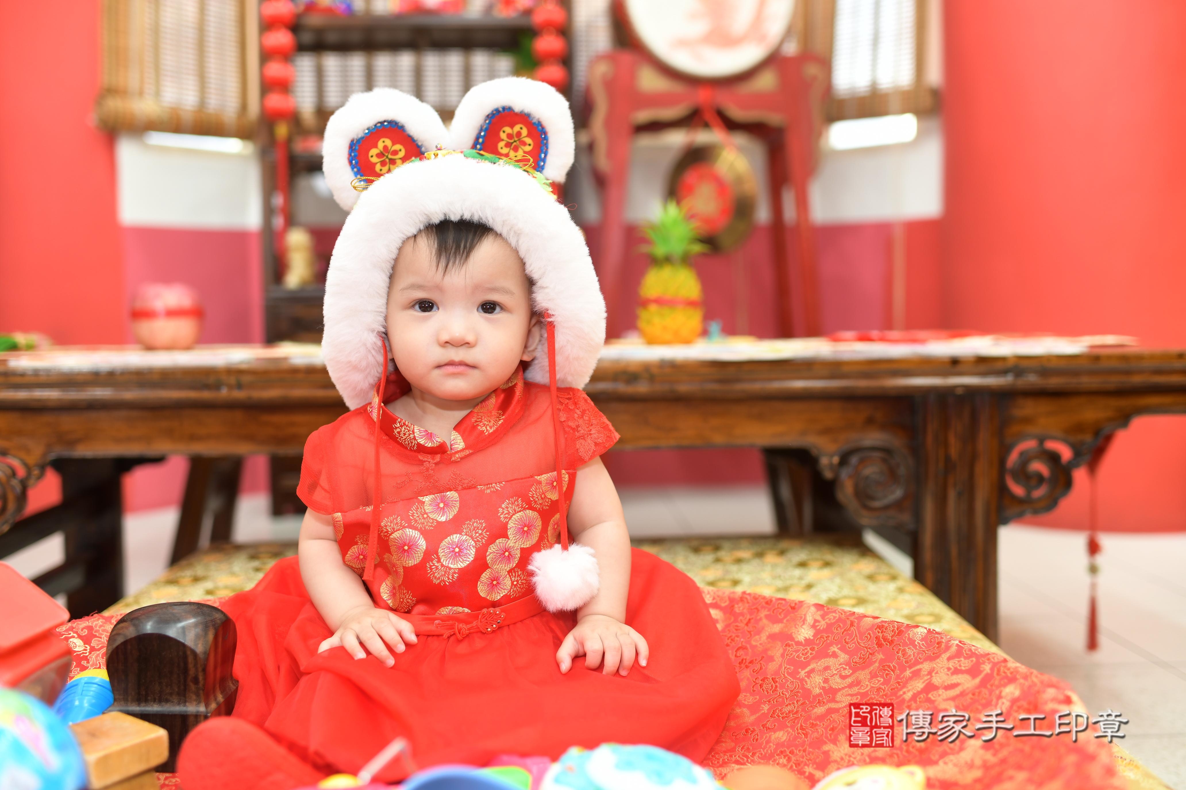 傳家手工印章高雄店、抓周、度脺、中國風會場、傳家嬰兒古禮、吉祥話、抓周道具物品24種、拍照。抓周證書。寶寶抓周、滿周歲、生日快樂、祝福 傳家手工印章高雄店、抓周、度脺、中國風會場、傳家嬰兒古禮、吉祥話、抓周道具物品24種、拍照。抓周證書。寶寶抓周、滿周歲、生日快樂、祝福