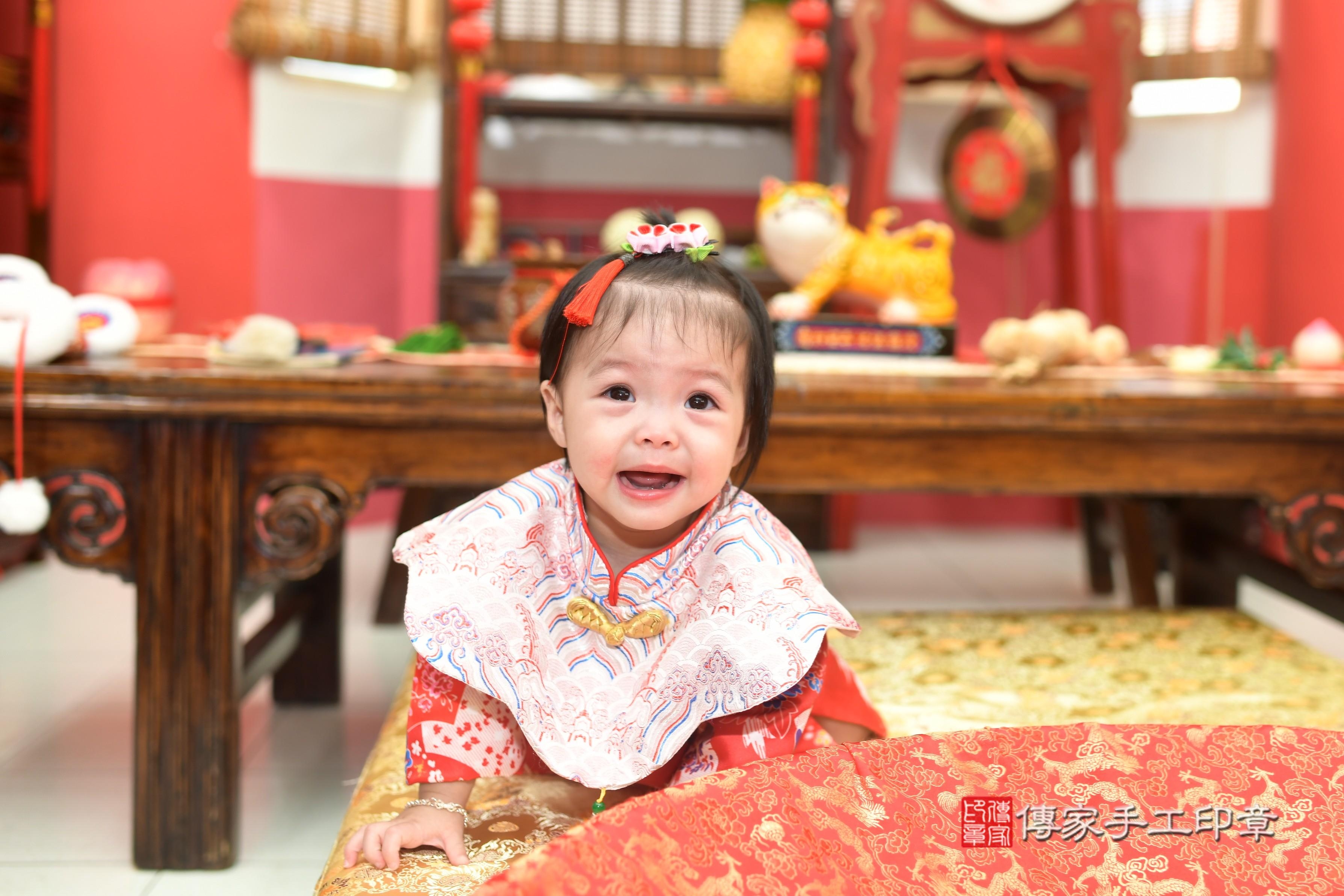 傳家手工印章高雄店、抓周、度脺、中國風會場、傳家嬰兒古禮、吉祥話、抓周道具物品24種、拍照。抓周證書。寶寶抓周、滿周歲、生日快樂、祝福