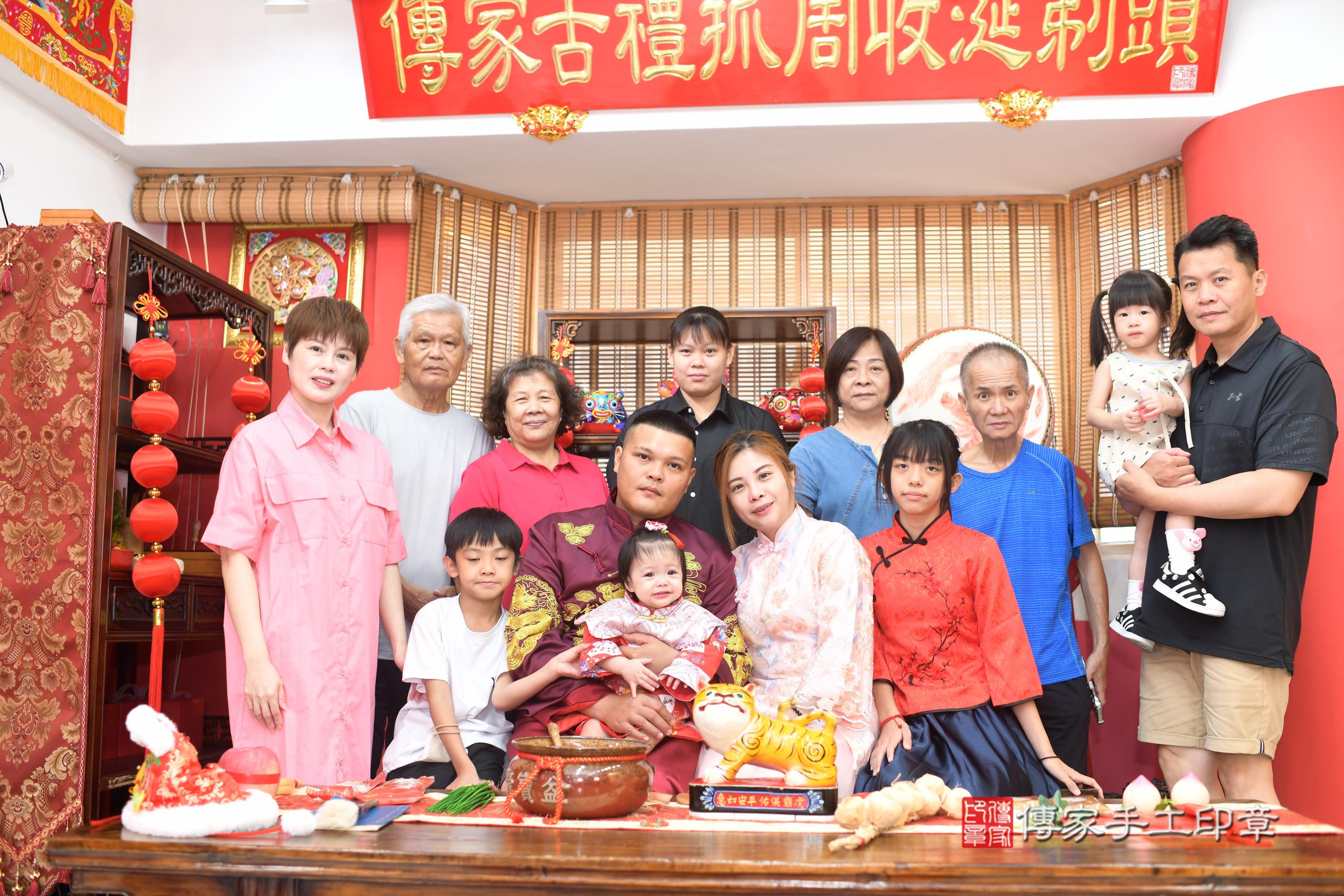 傳家手工印章高雄店、抓周、度脺、中國風會場、傳家嬰兒古禮、吉祥話、抓周道具物品24種、拍照。抓周證書。寶寶抓周、滿周歲、生日快樂、祝福 傳家手工印章高雄店、抓周、度脺、中國風會場、傳家嬰兒古禮、吉祥話、抓周道具物品24種、拍照。抓周證書。寶寶抓周、滿周歲、生日快樂、祝福