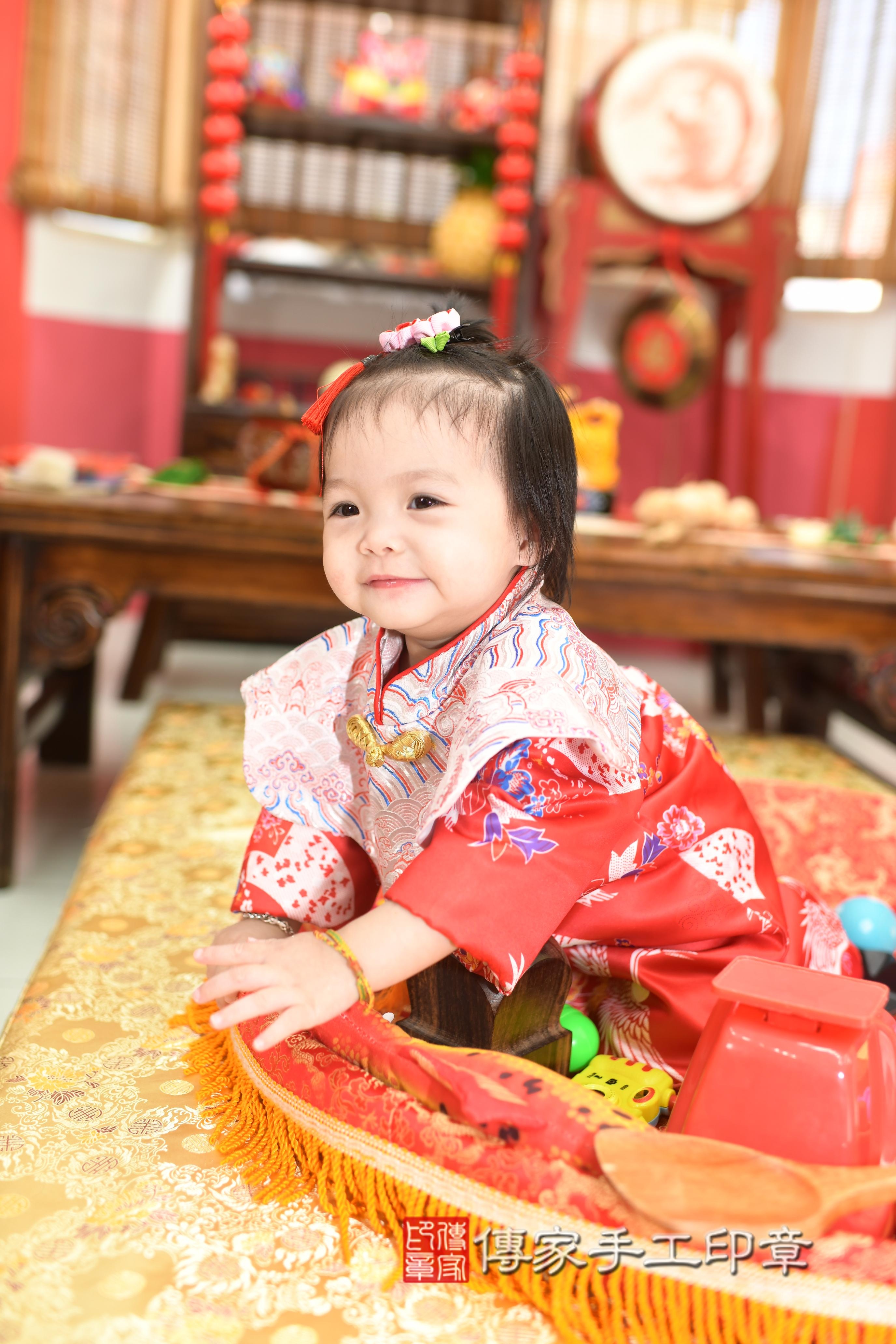 傳家手工印章高雄店、抓周、度脺、中國風會場、傳家嬰兒古禮、吉祥話、抓周道具物品24種、拍照。抓周證書。寶寶抓周、滿周歲、生日快樂、祝福 傳家手工印章高雄店、抓周、度脺、中國風會場、傳家嬰兒古禮、吉祥話、抓周道具物品24種、拍照。抓周證書。寶寶抓周、滿周歲、生日快樂、祝福