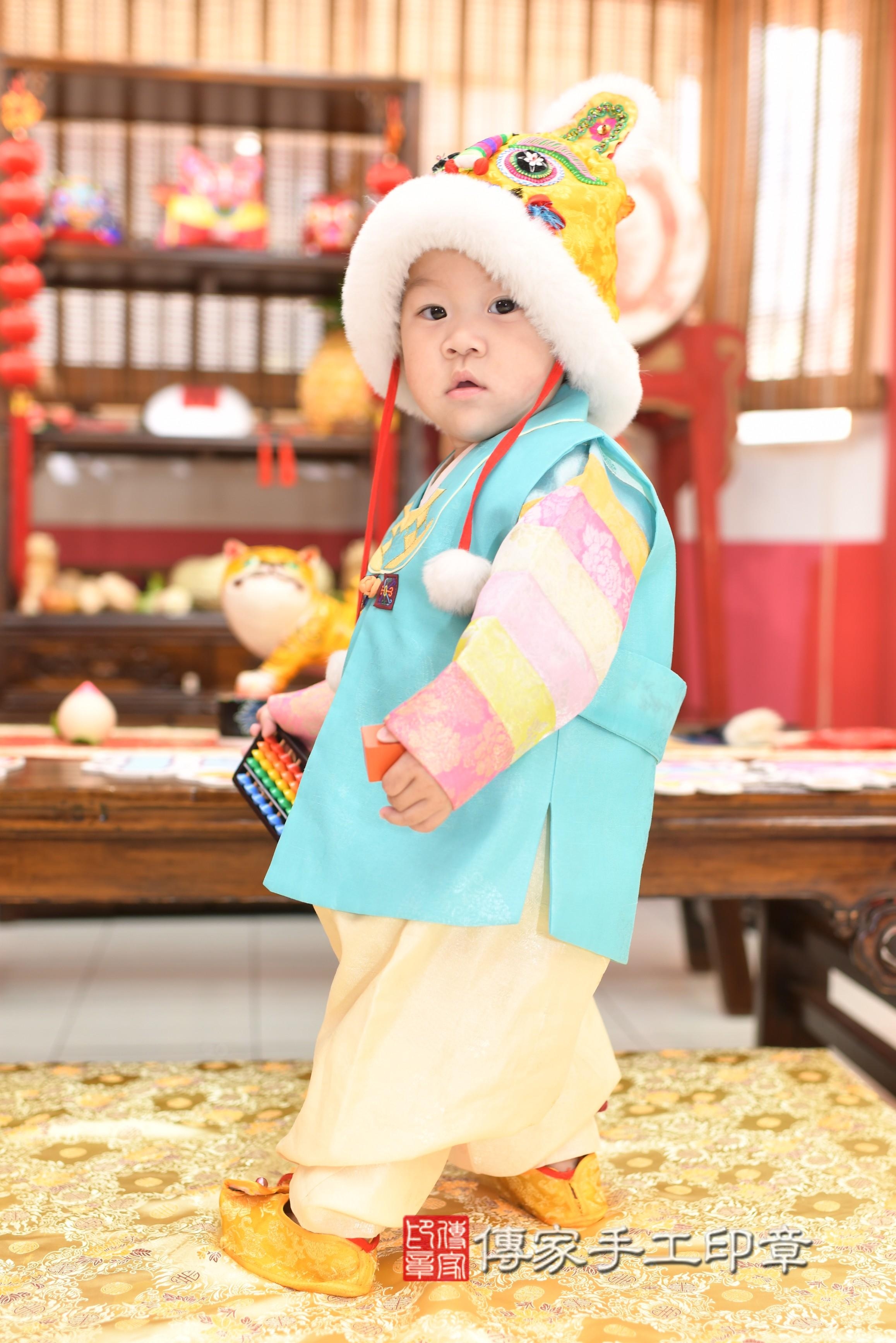 傳家手工印章高雄店、抓周、度脺、中國風會場、傳家嬰兒古禮、吉祥話、抓周道具物品24種、拍照。抓周證書。寶寶抓周、滿周歲、生日快樂、祝福