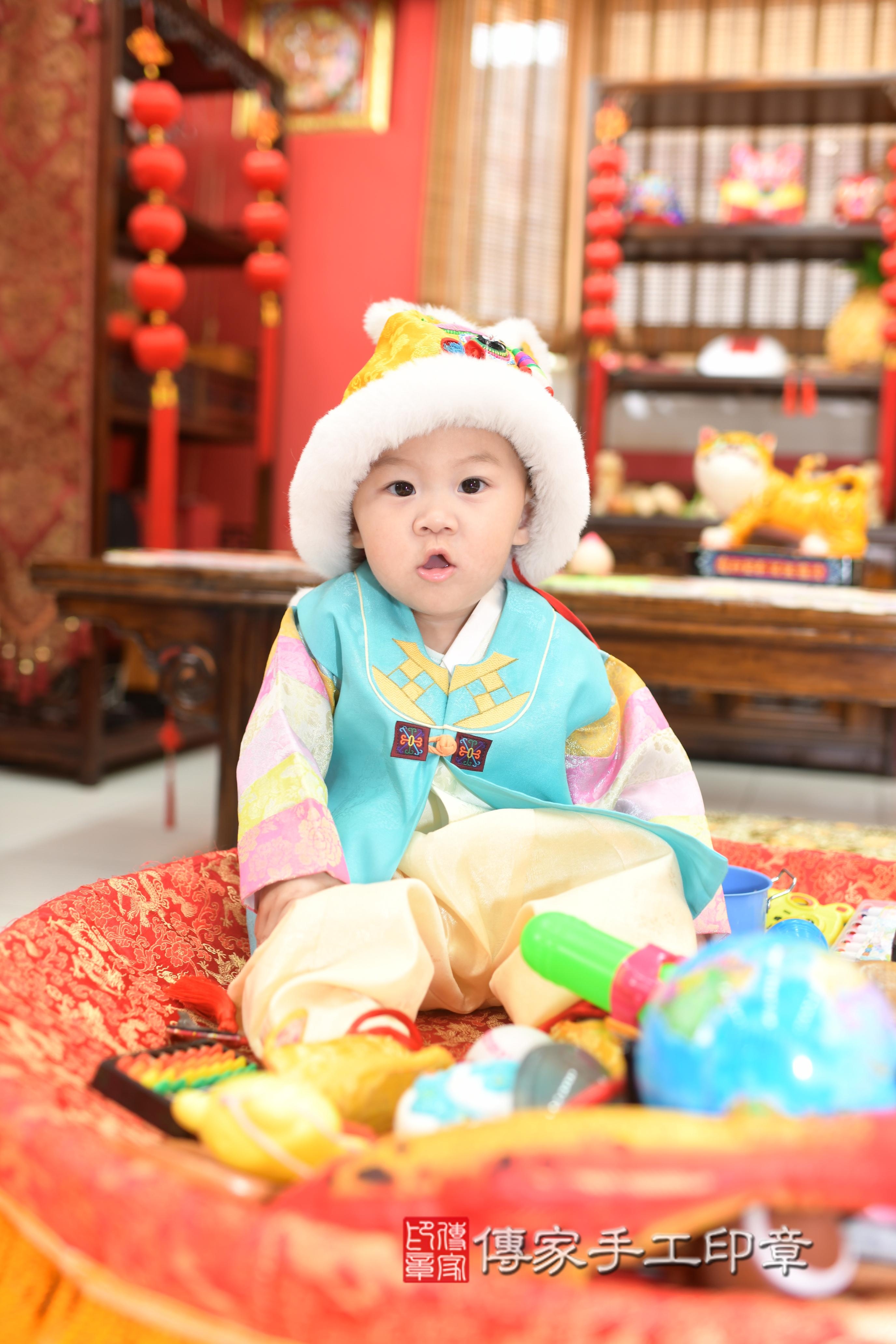 傳家手工印章高雄店、抓周、度脺、中國風會場、傳家嬰兒古禮、吉祥話、抓周道具物品24種、拍照。抓周證書。寶寶抓周、滿周歲、生日快樂、祝福 傳家手工印章高雄店、抓周、度脺、中國風會場、傳家嬰兒古禮、吉祥話、抓周道具物品24種、拍照。抓周證書。寶寶抓周、滿周歲、生日快樂、祝福