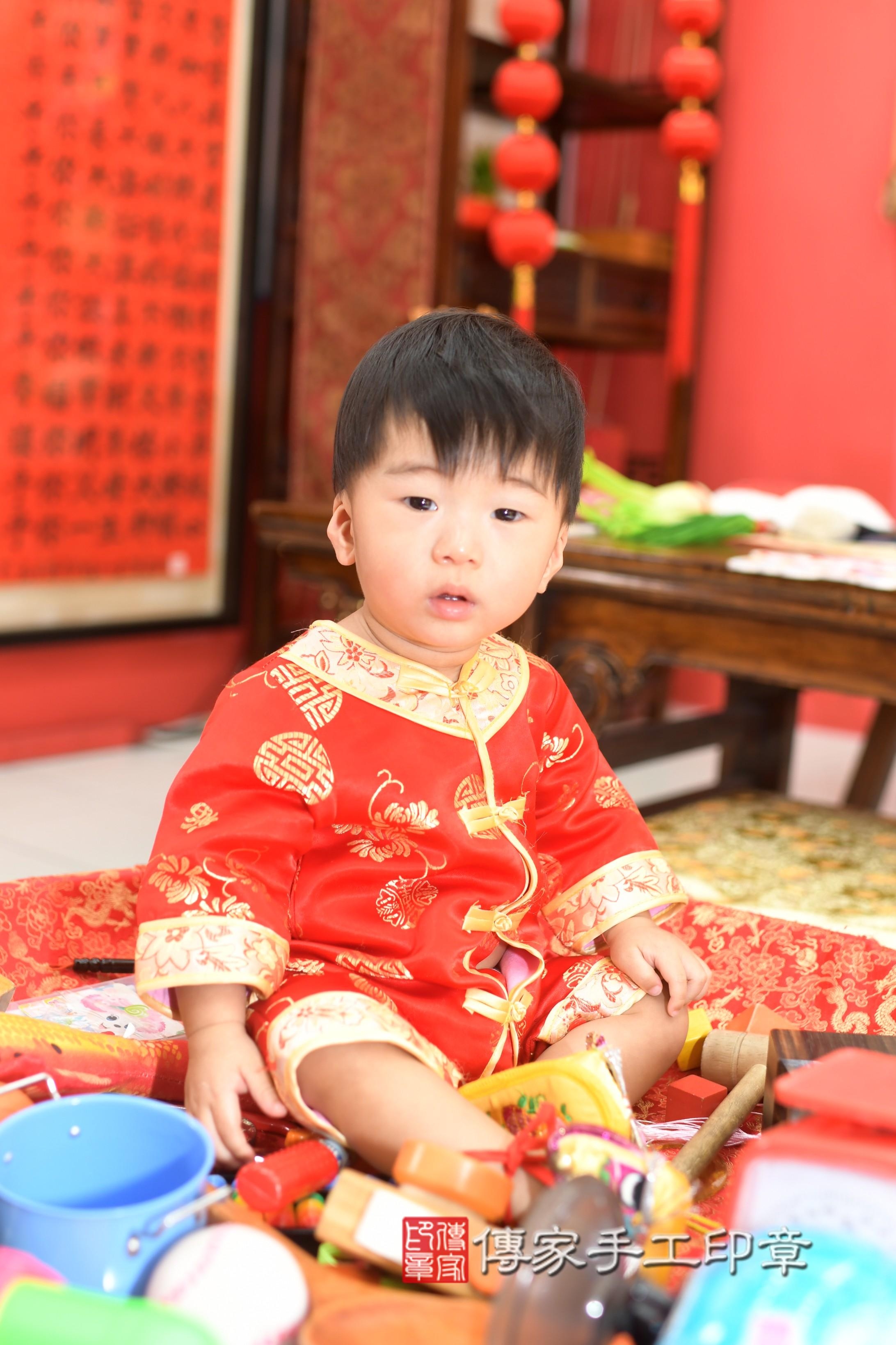 傳家手工印章高雄店、抓周、度脺、中國風會場、傳家嬰兒古禮、吉祥話、抓周道具物品24種、拍照。抓周證書。寶寶抓周、滿周歲、生日快樂、祝福