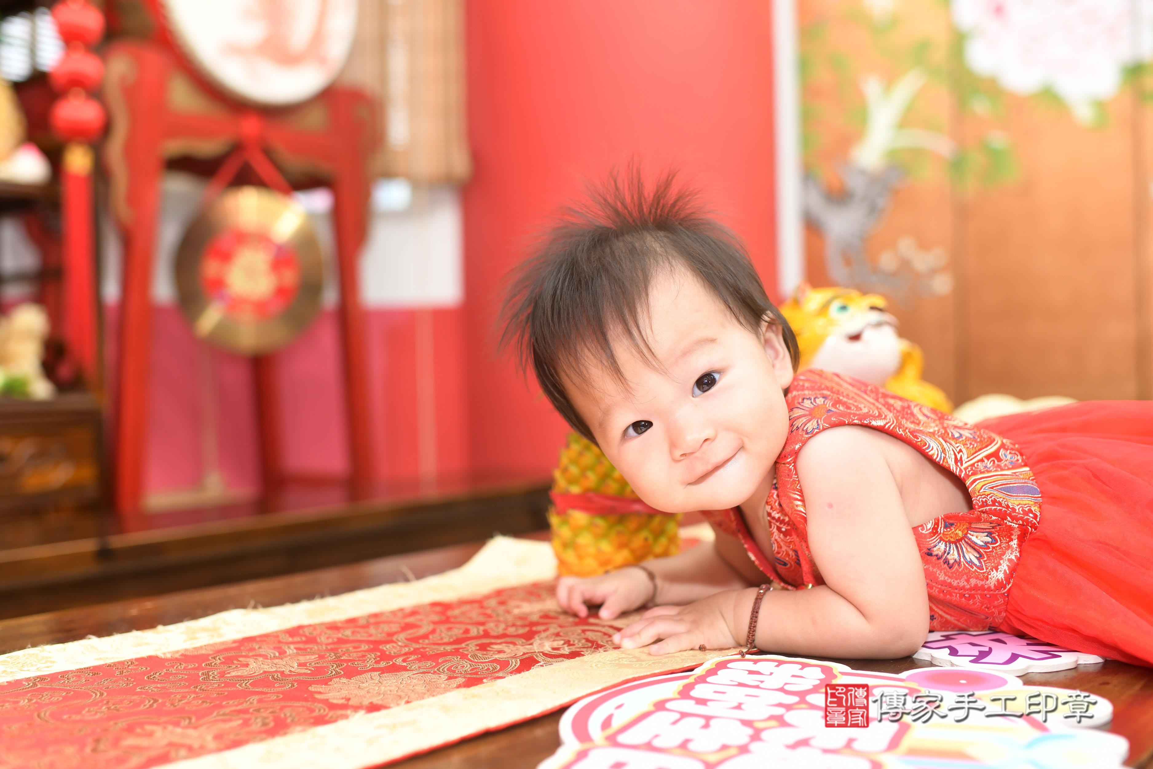 傳家手工印章高雄店、抓周、度脺、中國風會場、傳家嬰兒古禮、吉祥話、抓周道具物品24種、拍照。抓周證書。寶寶抓周、滿周歲、生日快樂、祝福 傳家手工印章高雄店、抓周、度脺、中國風會場、傳家嬰兒古禮、吉祥話、抓周道具物品24種、拍照。抓周證書。寶寶抓周、滿周歲、生日快樂、祝福