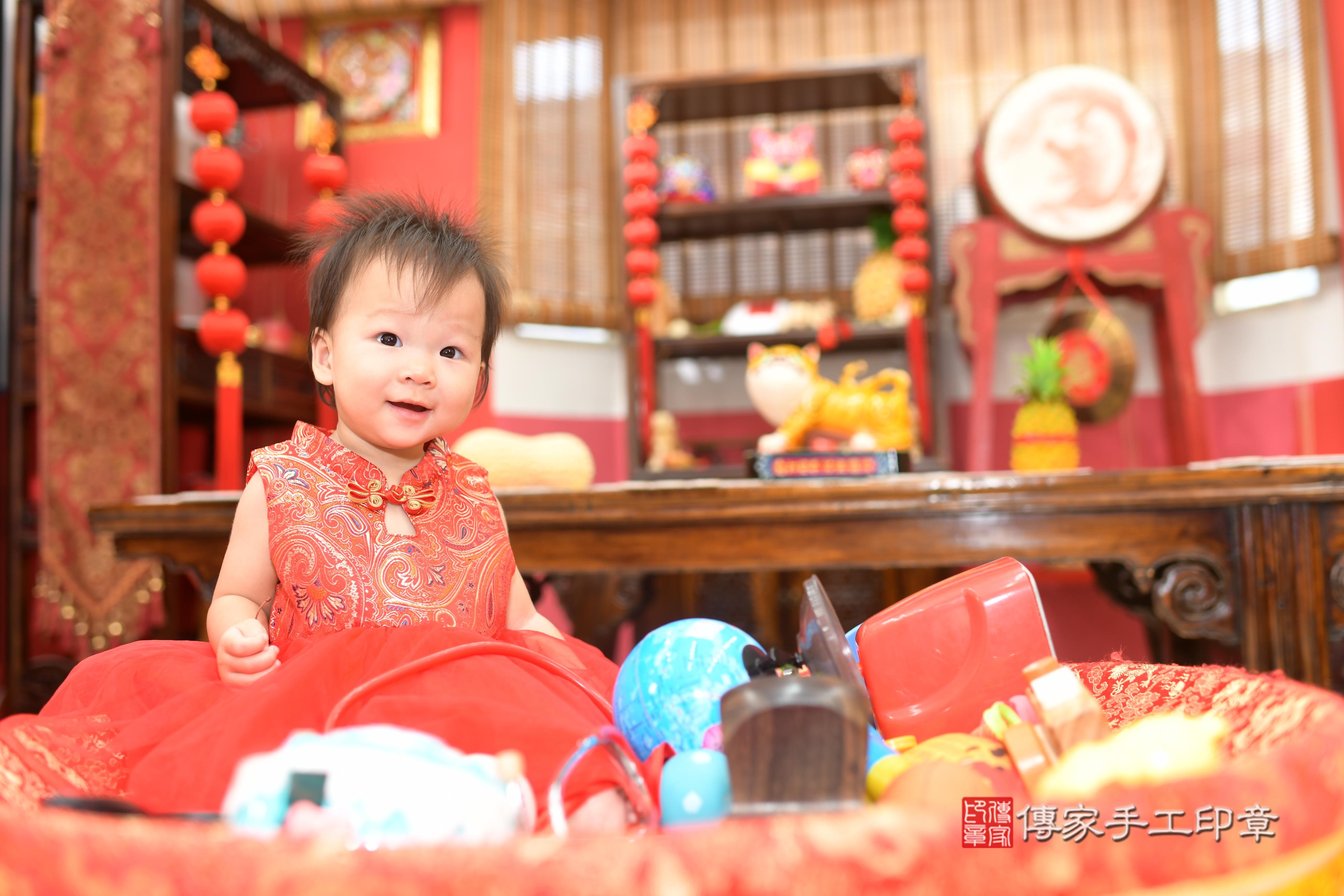 傳家手工印章高雄店、抓周、度脺、中國風會場、傳家嬰兒古禮、吉祥話、抓周道具物品24種、拍照。抓周證書。寶寶抓周、滿周歲、生日快樂、祝福 傳家手工印章高雄店、抓周、度脺、中國風會場、傳家嬰兒古禮、吉祥話、抓周道具物品24種、拍照。抓周證書。寶寶抓周、滿周歲、生日快樂、祝福