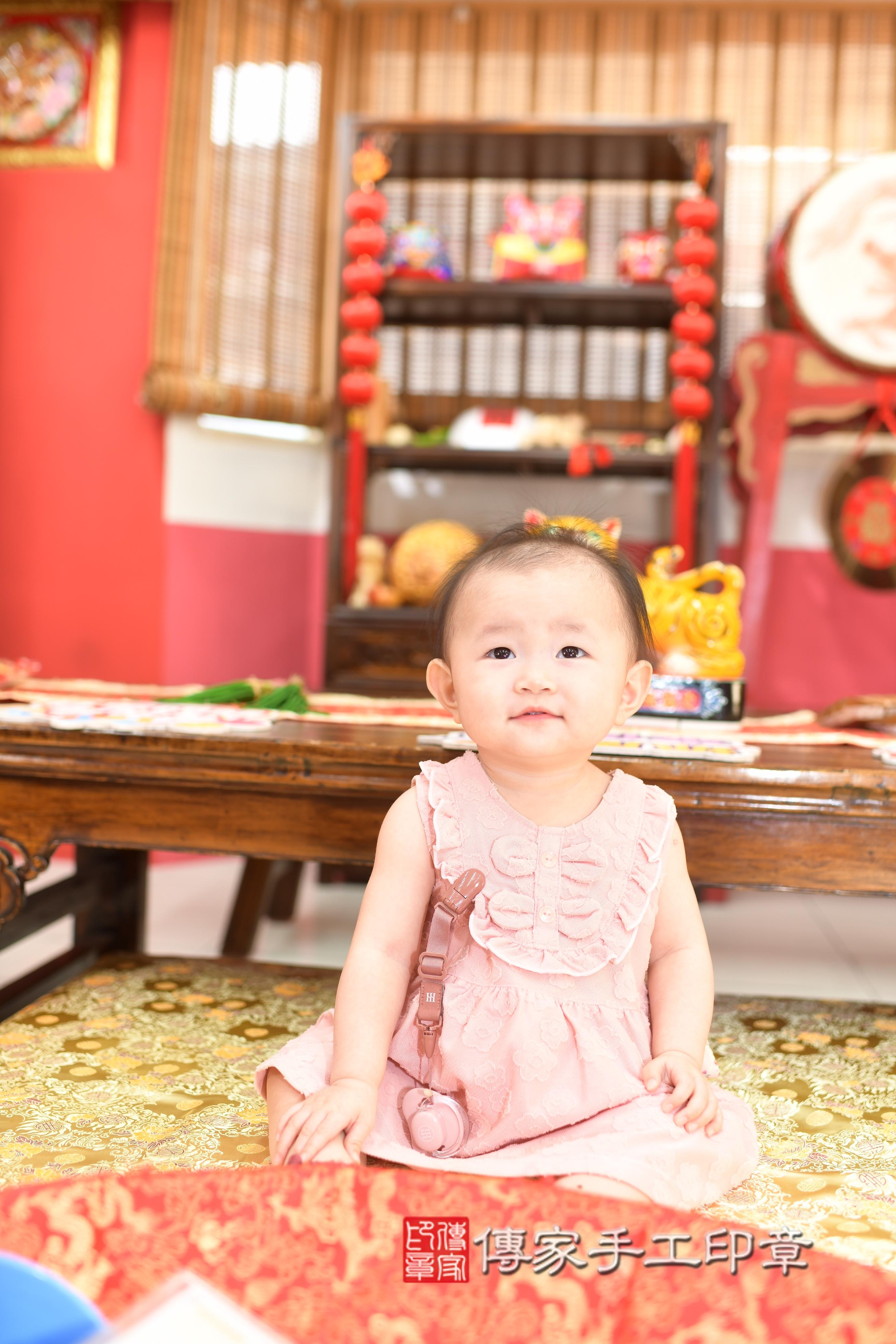 傳家手工印章高雄店、抓周、度脺、中國風會場、傳家嬰兒古禮、吉祥話、抓周道具物品24種、拍照。抓周證書。寶寶抓周、滿周歲、生日快樂、祝福 傳家手工印章高雄店、抓周、度脺、中國風會場、傳家嬰兒古禮、吉祥話、抓周道具物品24種、拍照。抓周證書。寶寶抓周、滿周歲、生日快樂、祝福