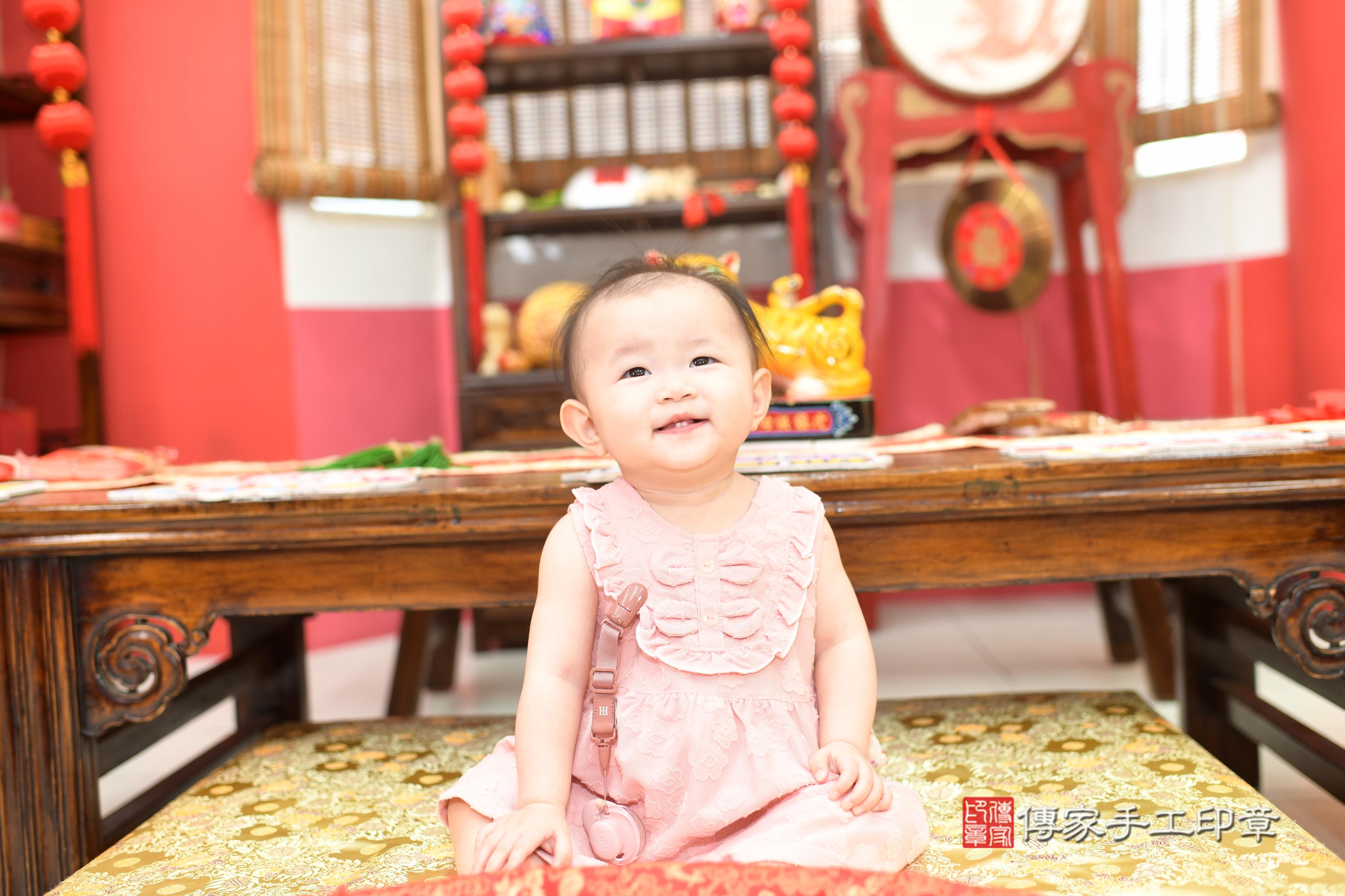 傳家手工印章高雄店、抓周、度脺、中國風會場、傳家嬰兒古禮、吉祥話、抓周道具物品24種、拍照。抓周證書。寶寶抓周、滿周歲、生日快樂、祝福 傳家手工印章高雄店、抓周、度脺、中國風會場、傳家嬰兒古禮、吉祥話、抓周道具物品24種、拍照。抓周證書。寶寶抓周、滿周歲、生日快樂、祝福