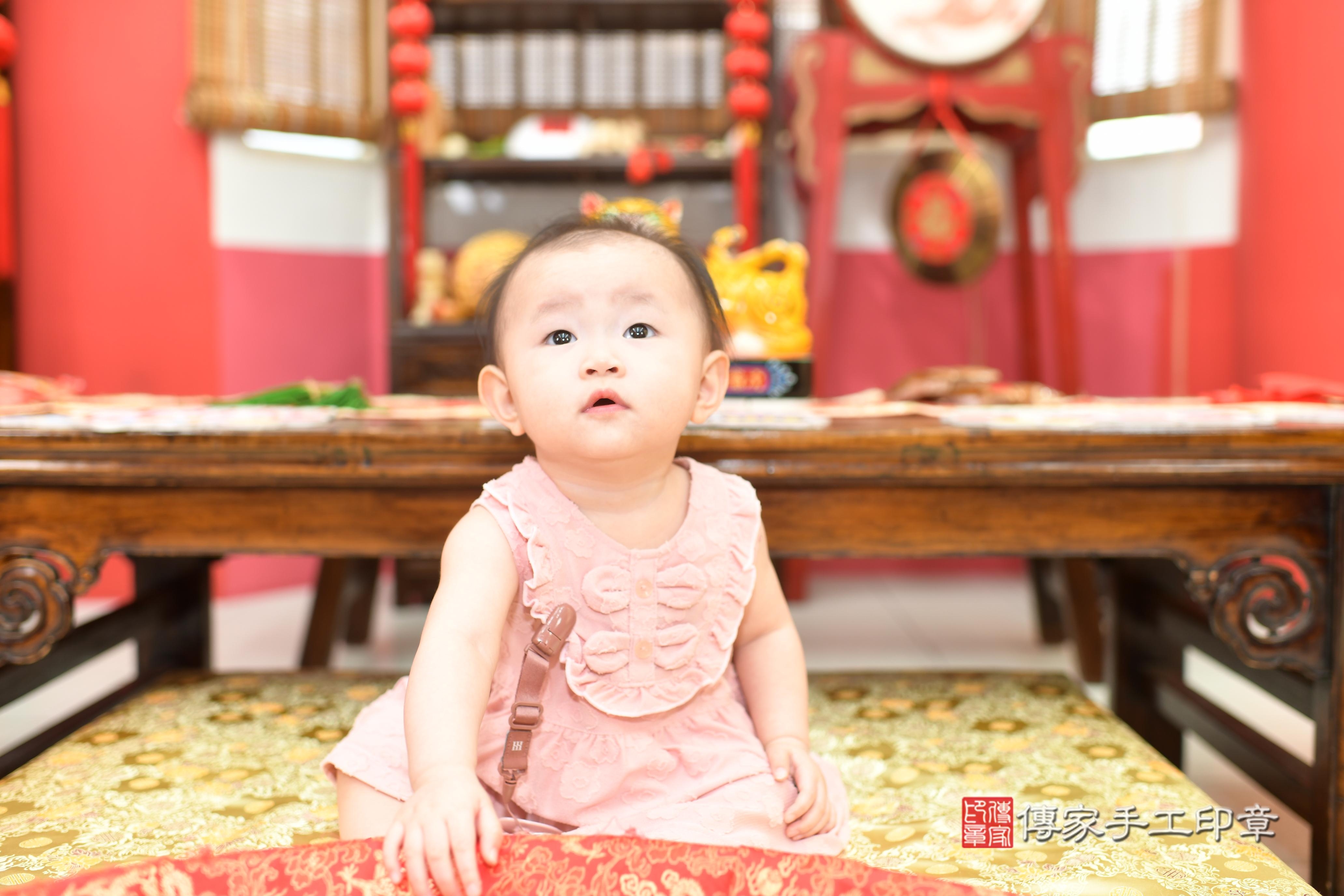 傳家手工印章高雄店、抓周、度脺、中國風會場、傳家嬰兒古禮、吉祥話、抓周道具物品24種、拍照。抓周證書。寶寶抓周、滿周歲、生日快樂、祝福 傳家手工印章高雄店、抓周、度脺、中國風會場、傳家嬰兒古禮、吉祥話、抓周道具物品24種、拍照。抓周證書。寶寶抓周、滿周歲、生日快樂、祝福