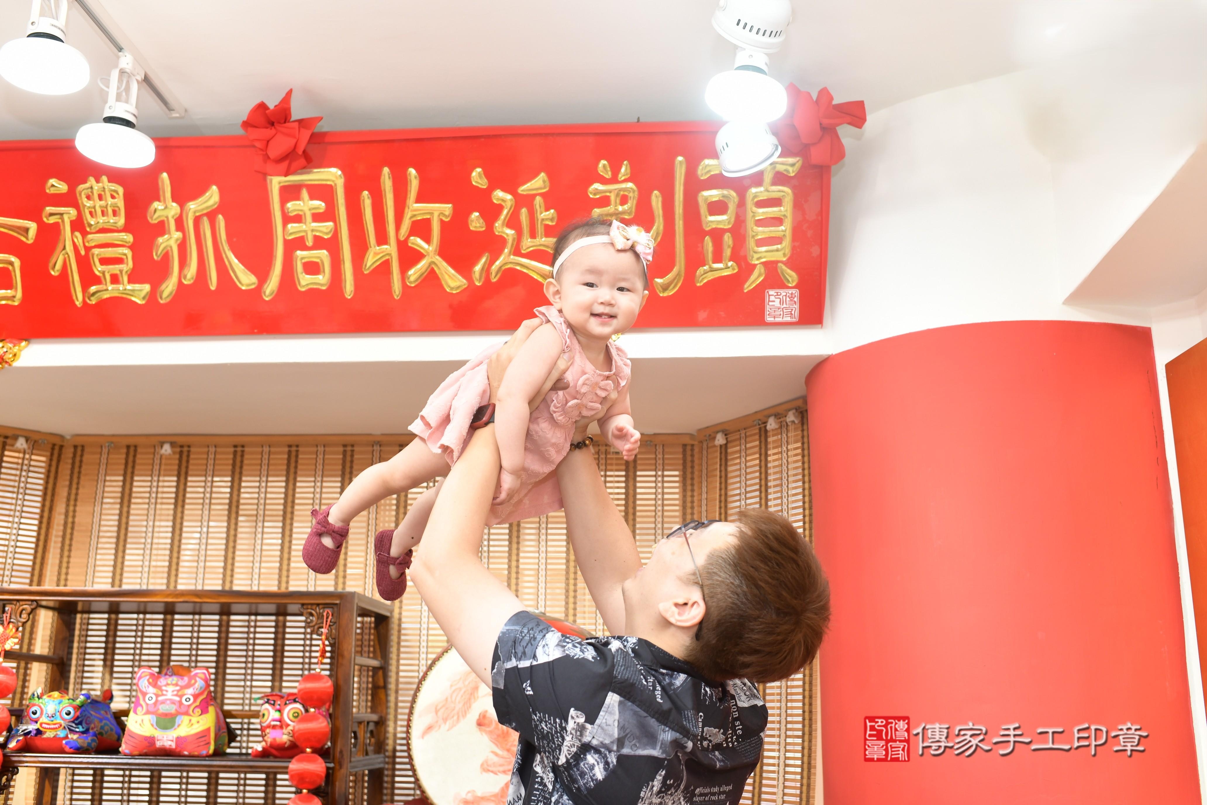 傳家手工印章高雄店、抓周、度脺、中國風會場、傳家嬰兒古禮、吉祥話、抓周道具物品24種、拍照。抓周證書。寶寶抓周、滿周歲、生日快樂、祝福 傳家手工印章高雄店、抓周、度脺、中國風會場、傳家嬰兒古禮、吉祥話、抓周道具物品24種、拍照。抓周證書。寶寶抓周、滿周歲、生日快樂、祝福