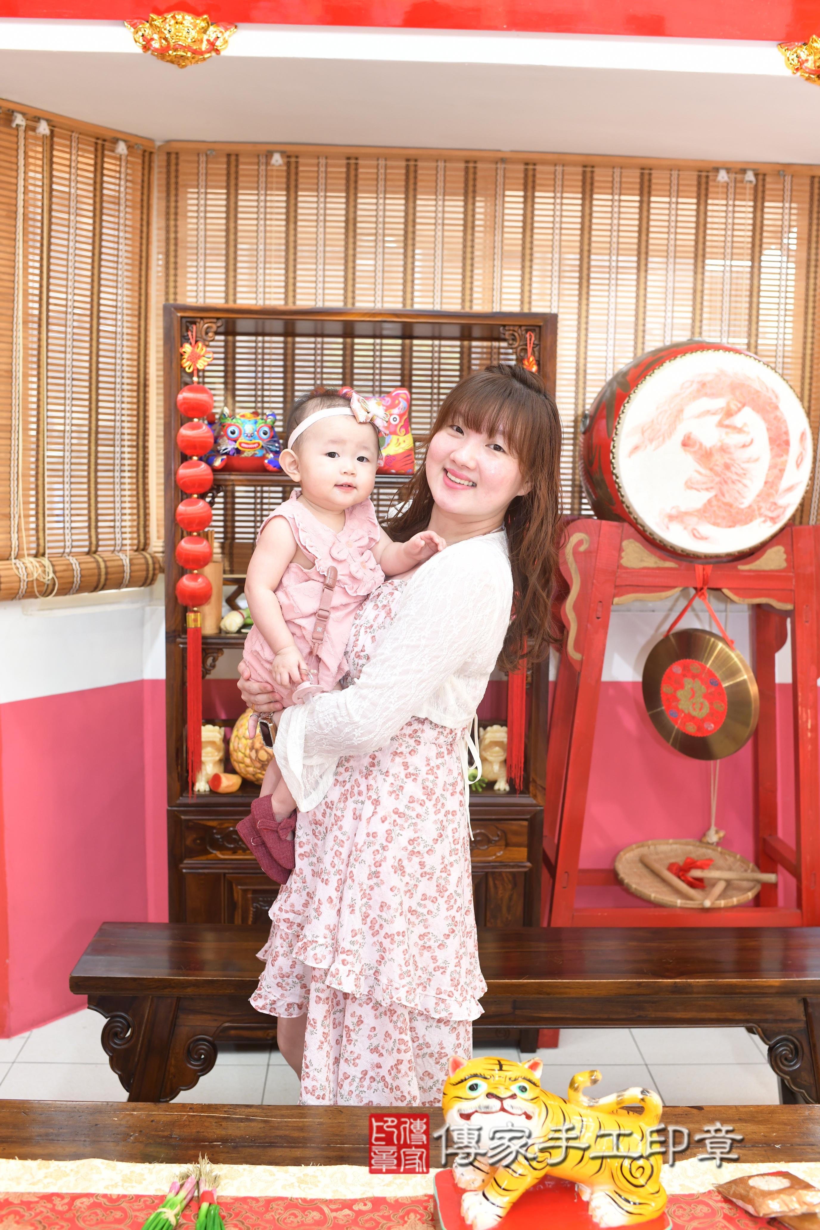 傳家手工印章高雄店、抓周、度脺、中國風會場、傳家嬰兒古禮、吉祥話、抓周道具物品24種、拍照。抓周證書。寶寶抓周、滿周歲、生日快樂、祝福 傳家手工印章高雄店、抓周、度脺、中國風會場、傳家嬰兒古禮、吉祥話、抓周道具物品24種、拍照。抓周證書。寶寶抓周、滿周歲、生日快樂、祝福