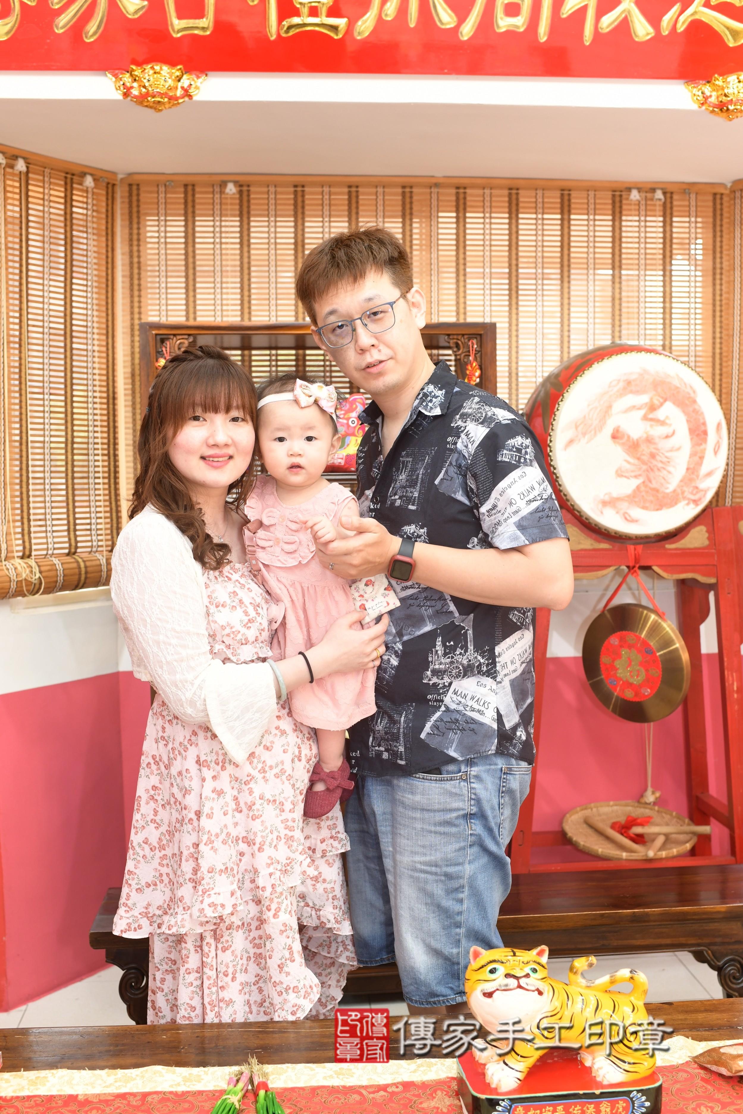 傳家手工印章高雄店、抓周、度脺、中國風會場、傳家嬰兒古禮、吉祥話、抓周道具物品24種、拍照。抓周證書。寶寶抓周、滿周歲、生日快樂、祝福 傳家手工印章高雄店、抓周、度脺、中國風會場、傳家嬰兒古禮、吉祥話、抓周道具物品24種、拍照。抓周證書。寶寶抓周、滿周歲、生日快樂、祝福