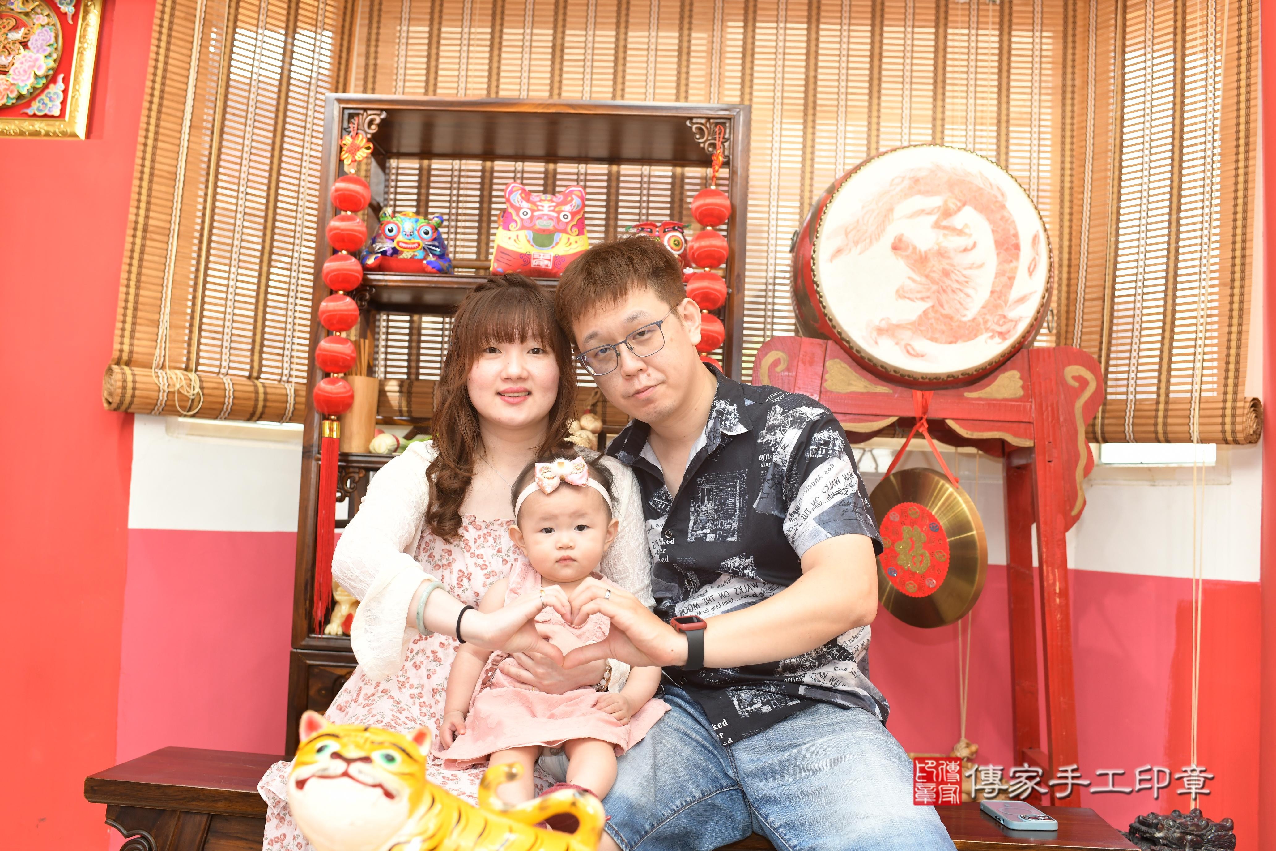 傳家手工印章高雄店、抓周、度脺、中國風會場、傳家嬰兒古禮、吉祥話、抓周道具物品24種、拍照。抓周證書。寶寶抓周、滿周歲、生日快樂、祝福 傳家手工印章高雄店、抓周、度脺、中國風會場、傳家嬰兒古禮、吉祥話、抓周道具物品24種、拍照。抓周證書。寶寶抓周、滿周歲、生日快樂、祝福