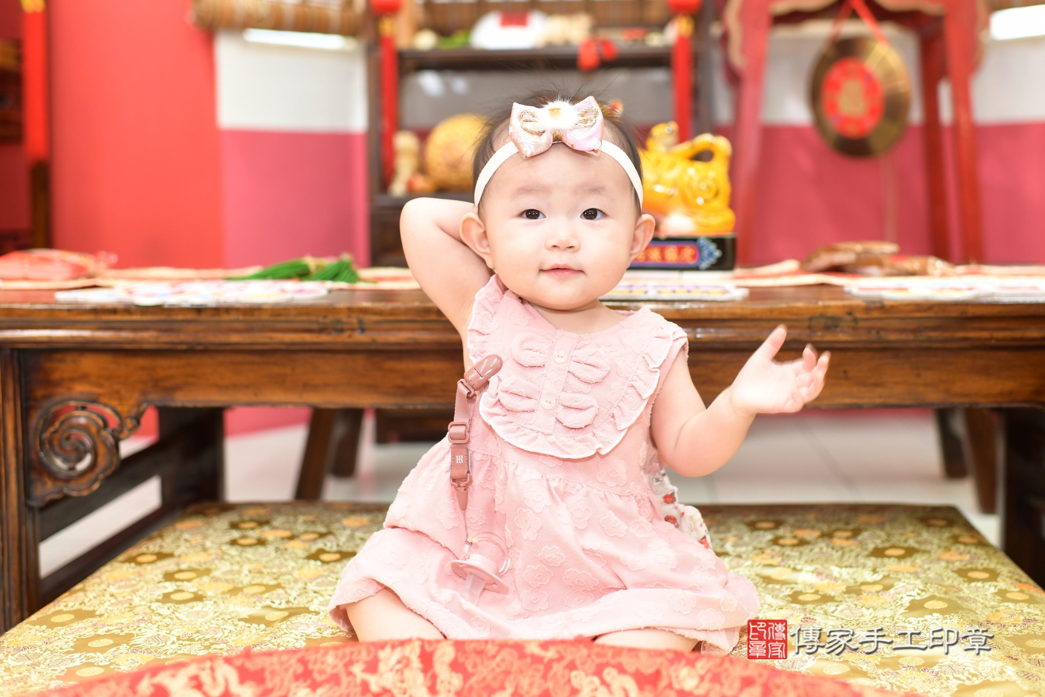 傳家手工印章高雄店、抓周、度脺、中國風會場、傳家嬰兒古禮、吉祥話、抓周道具物品24種、拍照。抓周證書。寶寶抓周、滿周歲、生日快樂、祝福 傳家手工印章高雄店、抓周、度脺、中國風會場、傳家嬰兒古禮、吉祥話、抓周道具物品24種、拍照。抓周證書。寶寶抓周、滿周歲、生日快樂、祝福