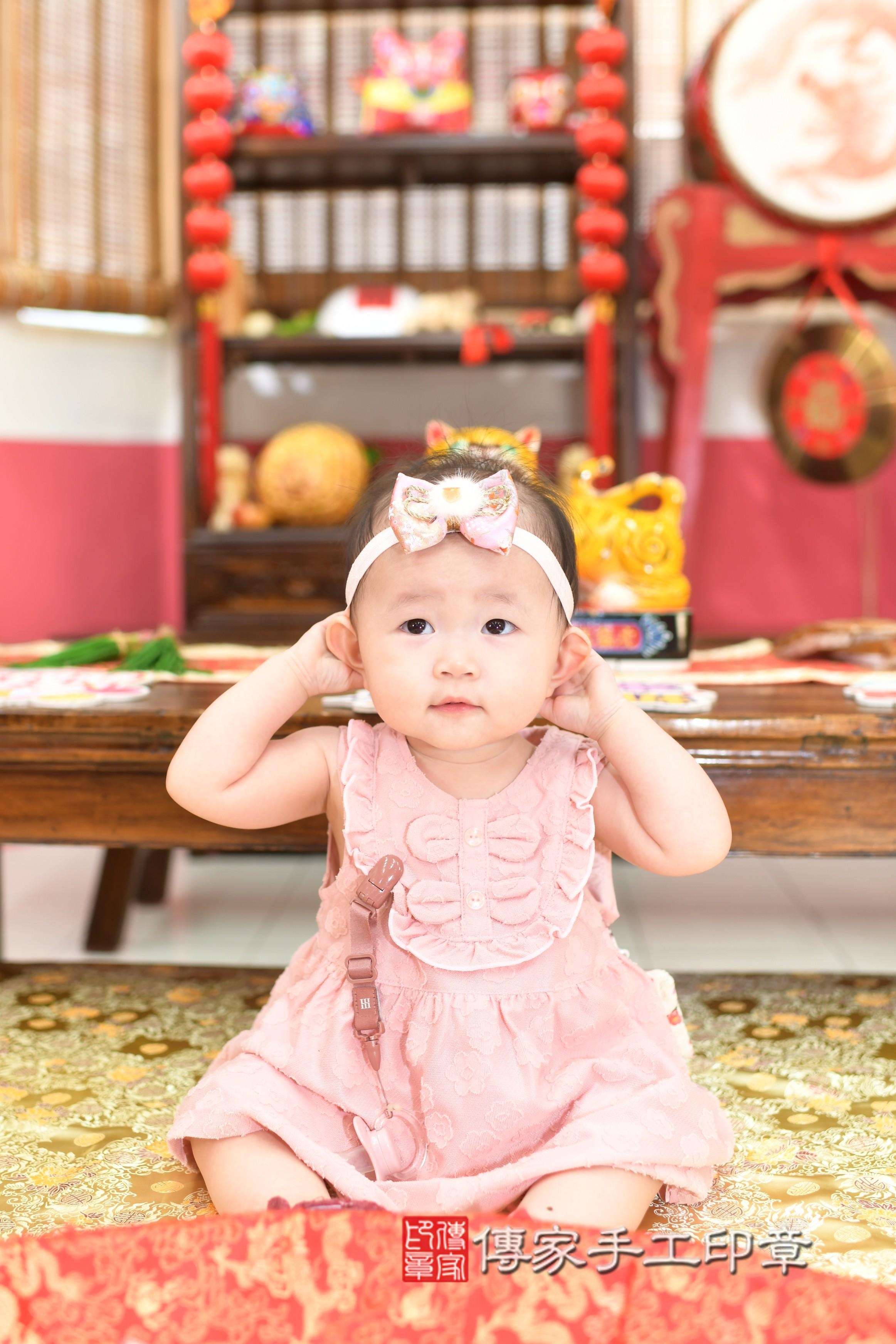 傳家手工印章高雄店、抓周、度脺、中國風會場、傳家嬰兒古禮、吉祥話、抓周道具物品24種、拍照。抓周證書。寶寶抓周、滿周歲、生日快樂、祝福 傳家手工印章高雄店、抓周、度脺、中國風會場、傳家嬰兒古禮、吉祥話、抓周道具物品24種、拍照。抓周證書。寶寶抓周、滿周歲、生日快樂、祝福