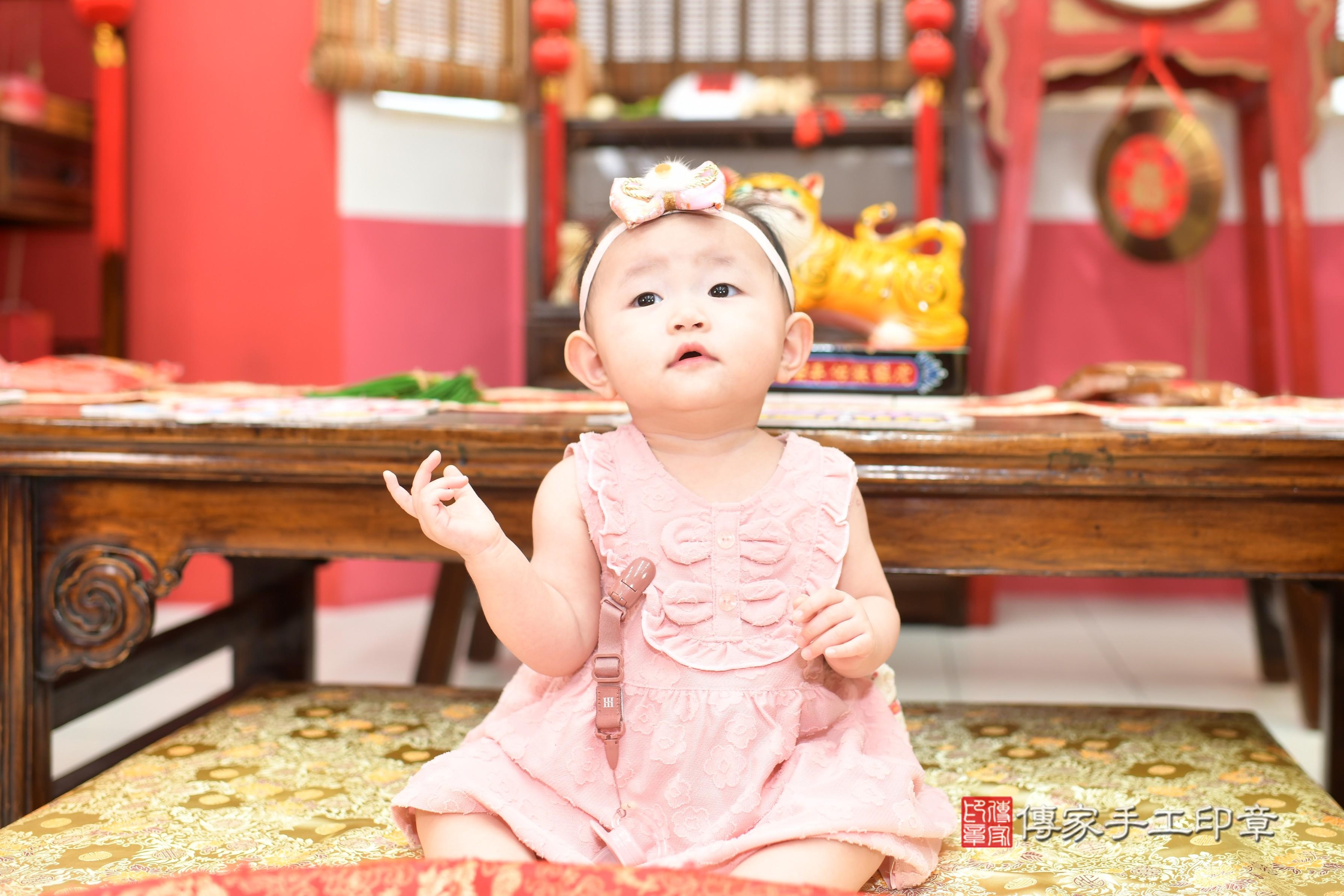 傳家手工印章高雄店、抓周、度脺、中國風會場、傳家嬰兒古禮、吉祥話、抓周道具物品24種、拍照。抓周證書。寶寶抓周、滿周歲、生日快樂、祝福 傳家手工印章高雄店、抓周、度脺、中國風會場、傳家嬰兒古禮、吉祥話、抓周道具物品24種、拍照。抓周證書。寶寶抓周、滿周歲、生日快樂、祝福