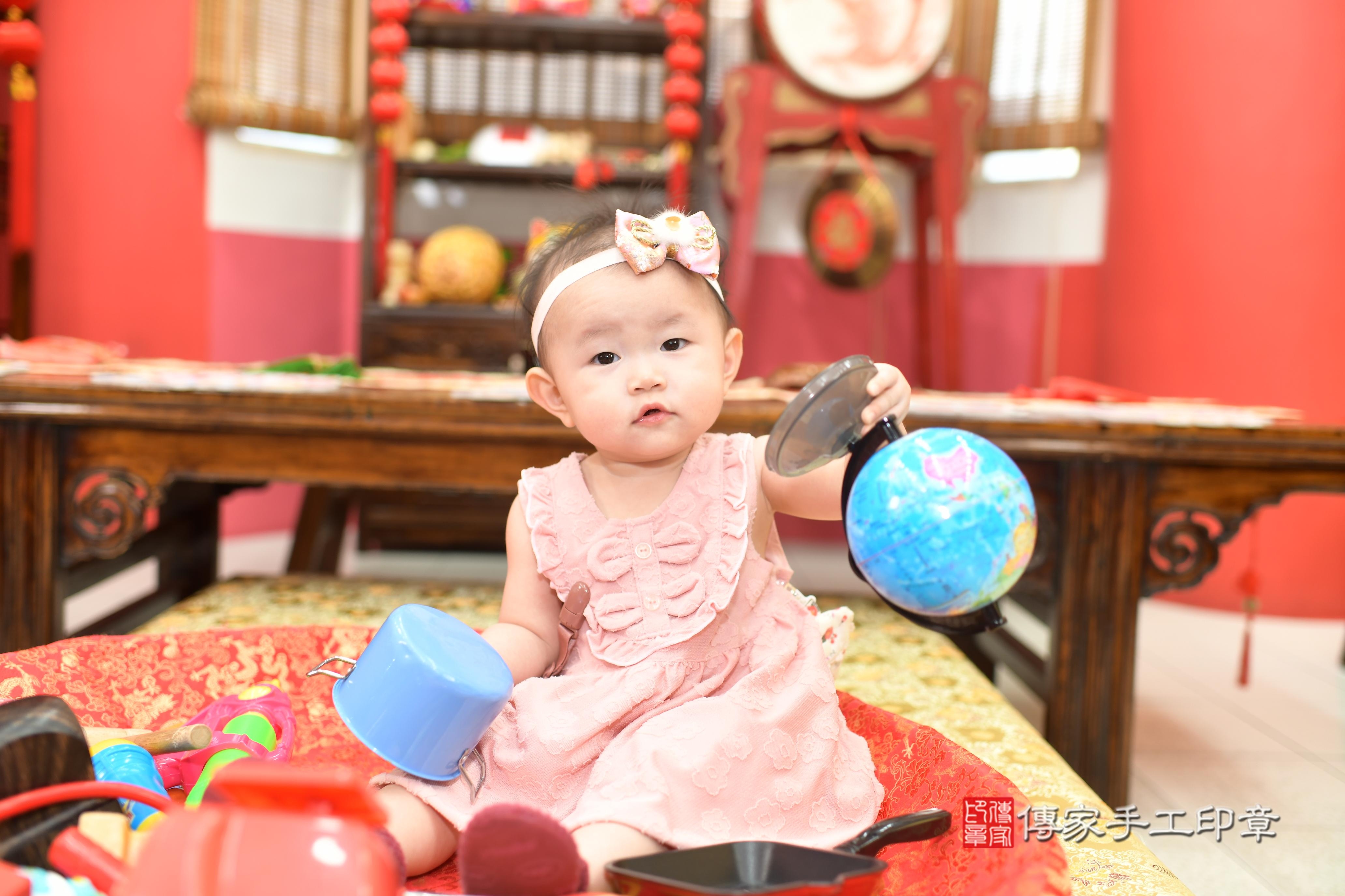 傳家手工印章高雄店、抓周、度脺、中國風會場、傳家嬰兒古禮、吉祥話、抓周道具物品24種、拍照。抓周證書。寶寶抓周、滿周歲、生日快樂、祝福 傳家手工印章高雄店、抓周、度脺、中國風會場、傳家嬰兒古禮、吉祥話、抓周道具物品24種、拍照。抓周證書。寶寶抓周、滿周歲、生日快樂、祝福