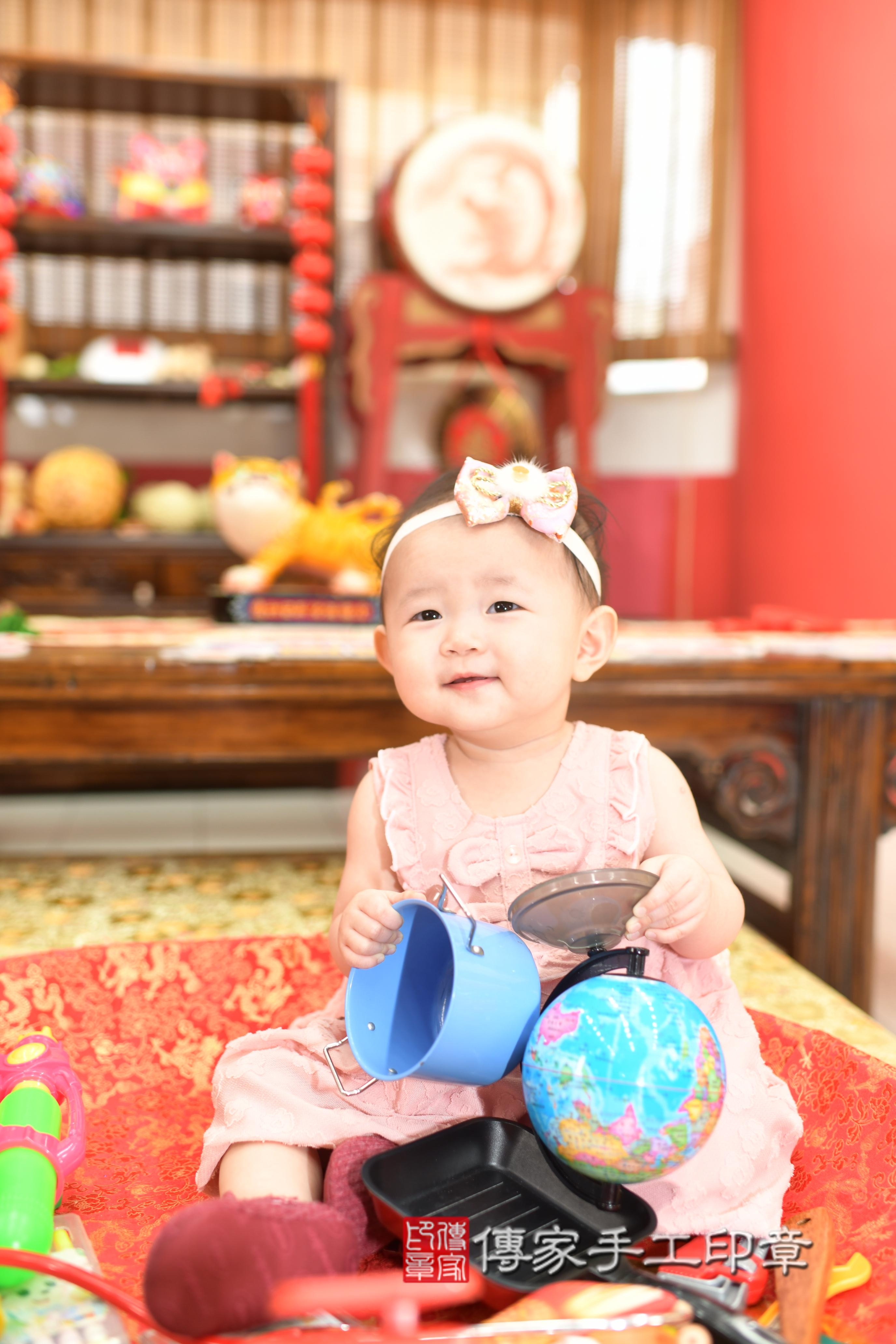 傳家手工印章高雄店、抓周、度脺、中國風會場、傳家嬰兒古禮、吉祥話、抓周道具物品24種、拍照。抓周證書。寶寶抓周、滿周歲、生日快樂、祝福 傳家手工印章高雄店、抓周、度脺、中國風會場、傳家嬰兒古禮、吉祥話、抓周道具物品24種、拍照。抓周證書。寶寶抓周、滿周歲、生日快樂、祝福