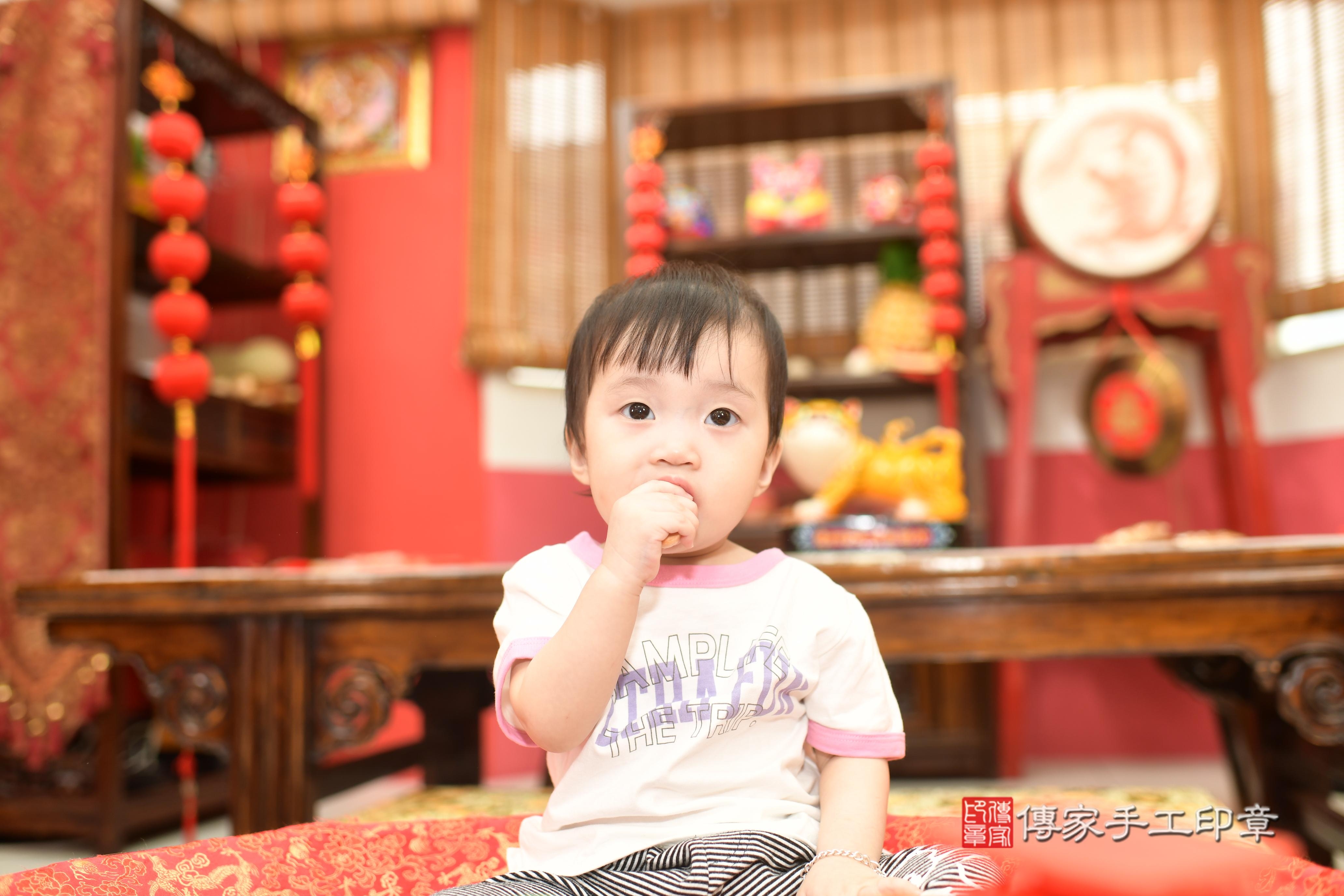 傳家手工印章高雄店、抓周、度脺、中國風會場、傳家嬰兒古禮、吉祥話、抓周道具物品24種、拍照。抓周證書。寶寶抓周、滿周歲、生日快樂、祝福