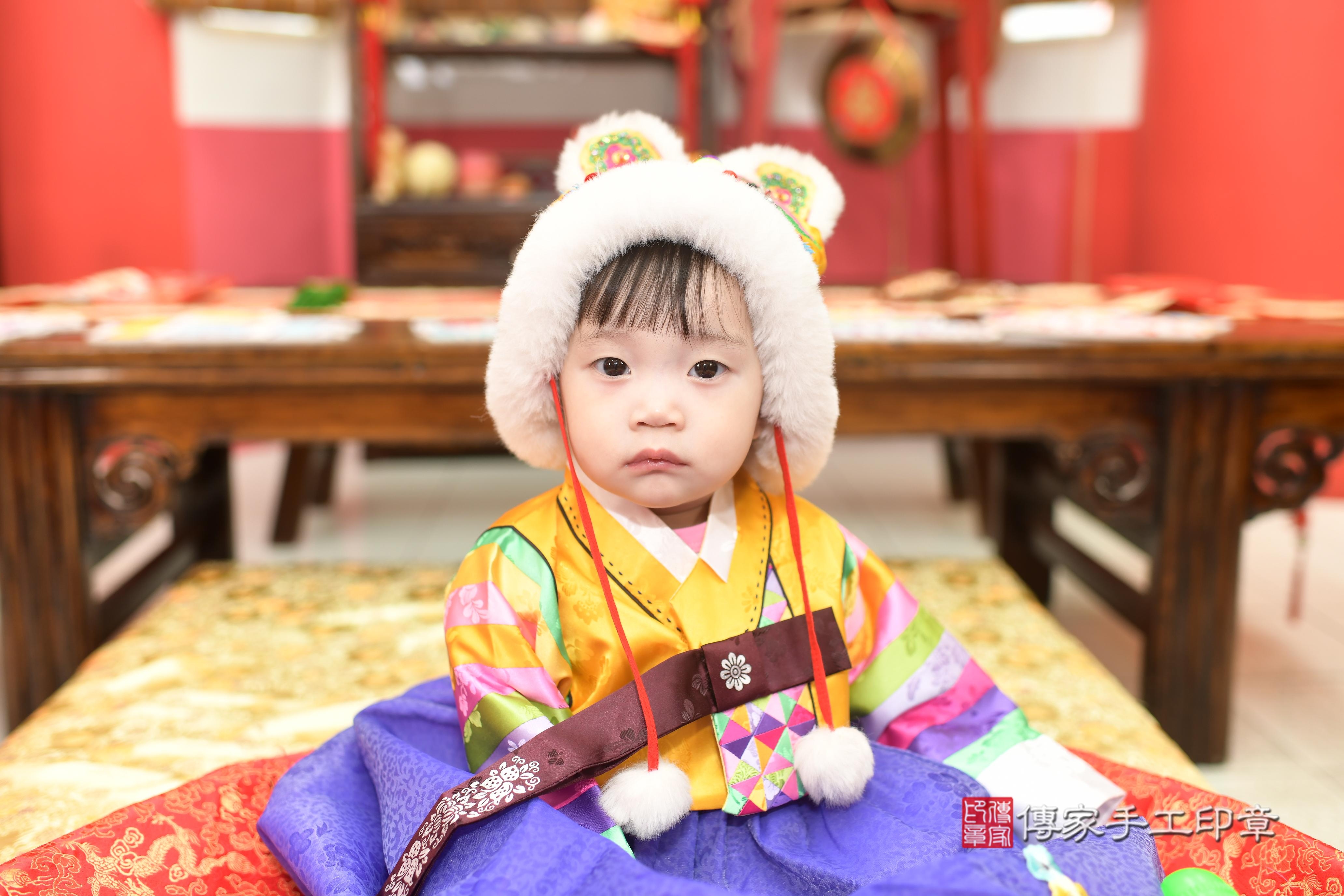 傳家手工印章高雄店、抓周、度脺、中國風會場、傳家嬰兒古禮、吉祥話、抓周道具物品24種、拍照。抓周證書。寶寶抓周、滿周歲、生日快樂、祝福