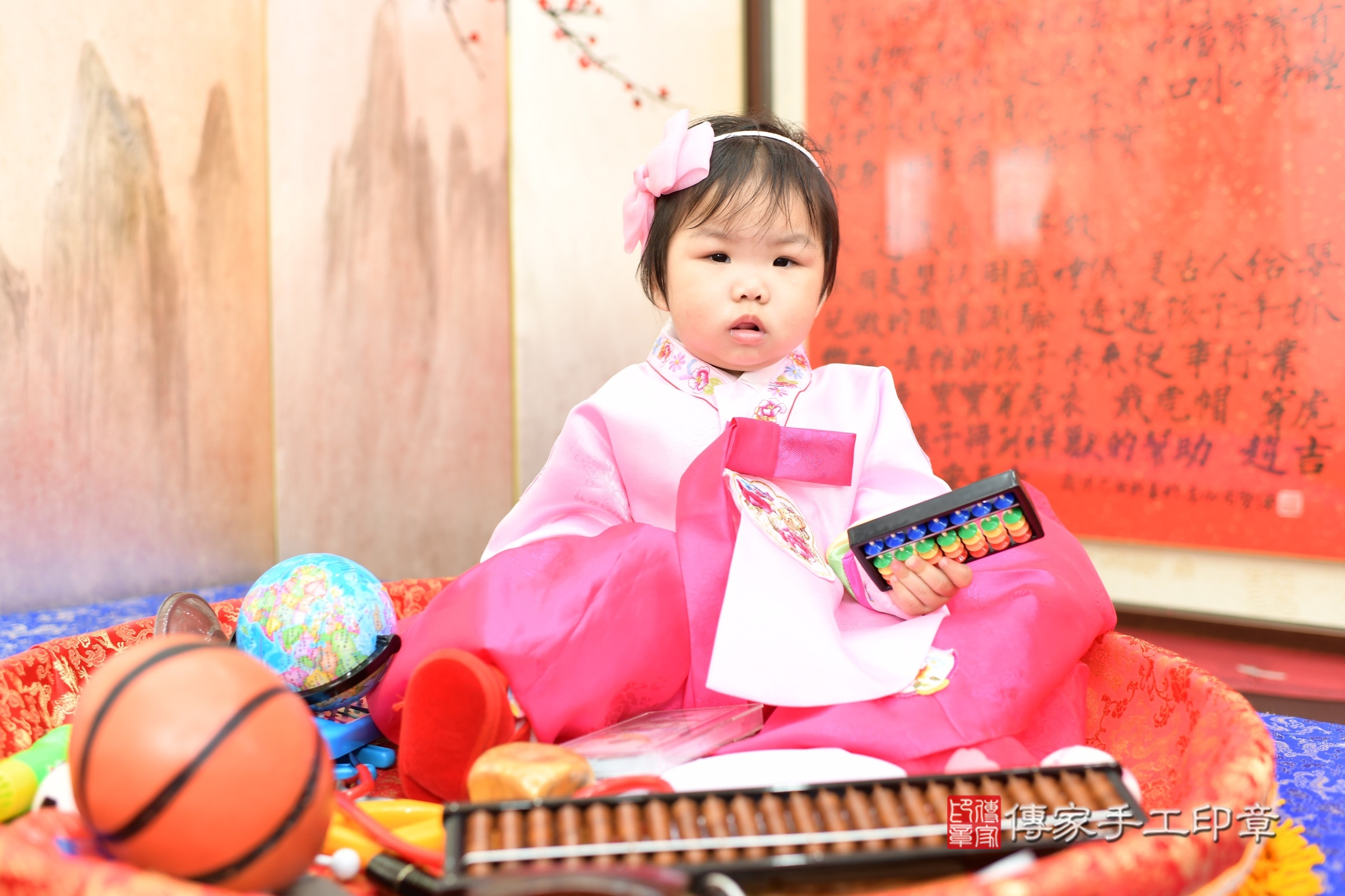 新北市永和區汝汝寶寶抓周推薦:傳家新北店抓周度脺中國風會場,嬰兒古禮抓周流程儀式吉祥話、抓周道具物品24種、拍照。抓周證書。2025.8.6,照片5 新北市永和區汝汝寶寶抓周推薦:傳家新北店抓周度脺中國風會場,嬰兒古禮抓周流程儀式吉祥話、抓周道具物品24種、拍照。抓周證書。2025.8.6,照片5