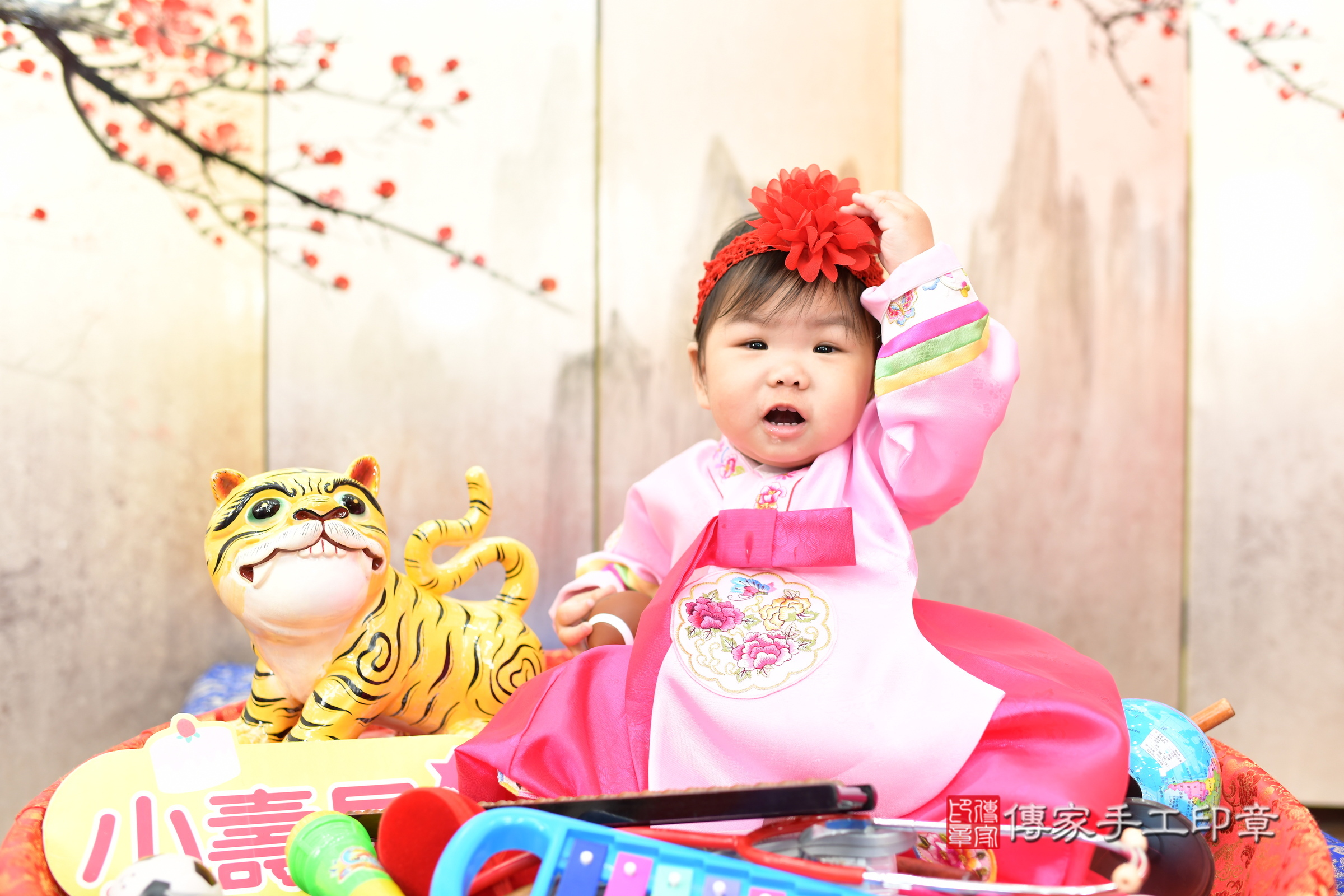 新北市永和區汝汝寶寶抓周推薦:傳家新北店抓周度脺中國風會場,嬰兒古禮抓周流程儀式吉祥話、抓周道具物品24種、拍照。抓周證書。2025.8.6,照片8 新北市永和區汝汝寶寶抓周推薦:傳家新北店抓周度脺中國風會場,嬰兒古禮抓周流程儀式吉祥話、抓周道具物品24種、拍照。抓周證書。2025.8.6,照片8