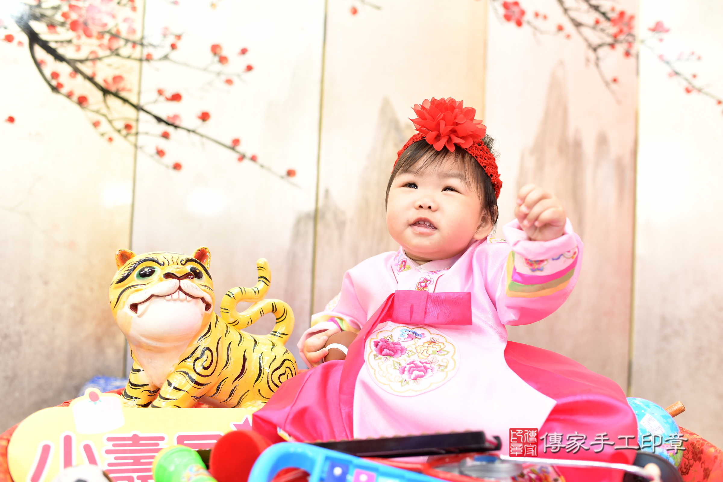 新北市永和區汝汝寶寶抓周推薦:傳家新北店抓周度脺中國風會場,嬰兒古禮抓周流程儀式吉祥話、抓周道具物品24種、拍照。抓周證書。2025.8.6,照片7 新北市永和區汝汝寶寶抓周推薦:傳家新北店抓周度脺中國風會場,嬰兒古禮抓周流程儀式吉祥話、抓周道具物品24種、拍照。抓周證書。2025.8.6,照片7