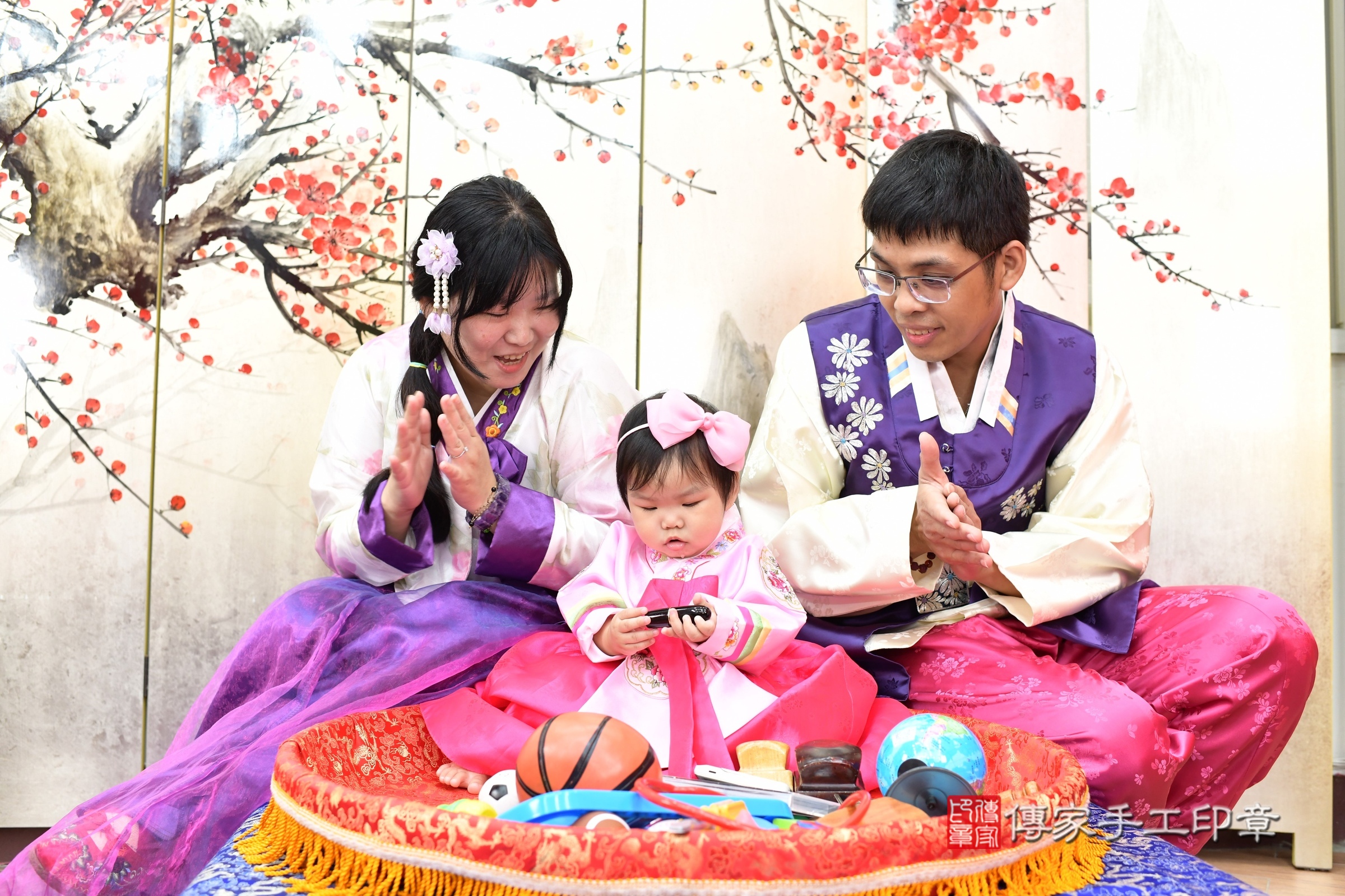 新北市永和區汝汝寶寶抓周推薦:傳家新北店抓周度脺中國風會場,嬰兒古禮抓周流程儀式吉祥話、抓周道具物品24種、拍照。抓周證書。2025.8.6,照片3 新北市永和區汝汝寶寶抓周推薦:傳家新北店抓周度脺中國風會場,嬰兒古禮抓周流程儀式吉祥話、抓周道具物品24種、拍照。抓周證書。2025.8.6,照片3
