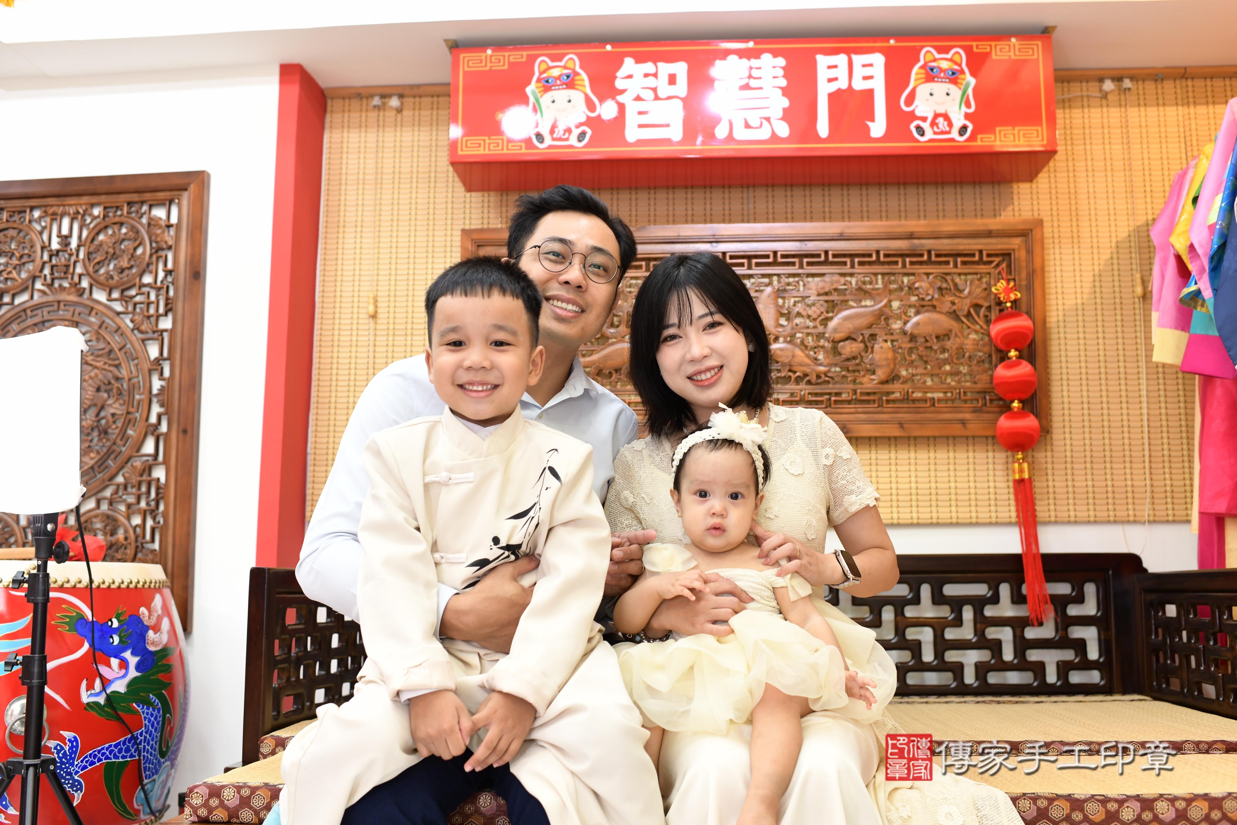 傳家手工印章台南店、抓周、度脺、中國風會場、傳家嬰兒古禮、吉祥話、抓周道具物品24種、拍照。抓周證書。寶寶抓周、滿周歲、生日快樂、祝福 傳家手工印章台南店、抓周、度脺、中國風會場、傳家嬰兒古禮、吉祥話、抓周道具物品24種、拍照。抓周證書。寶寶抓周、滿周歲、生日快樂、祝福