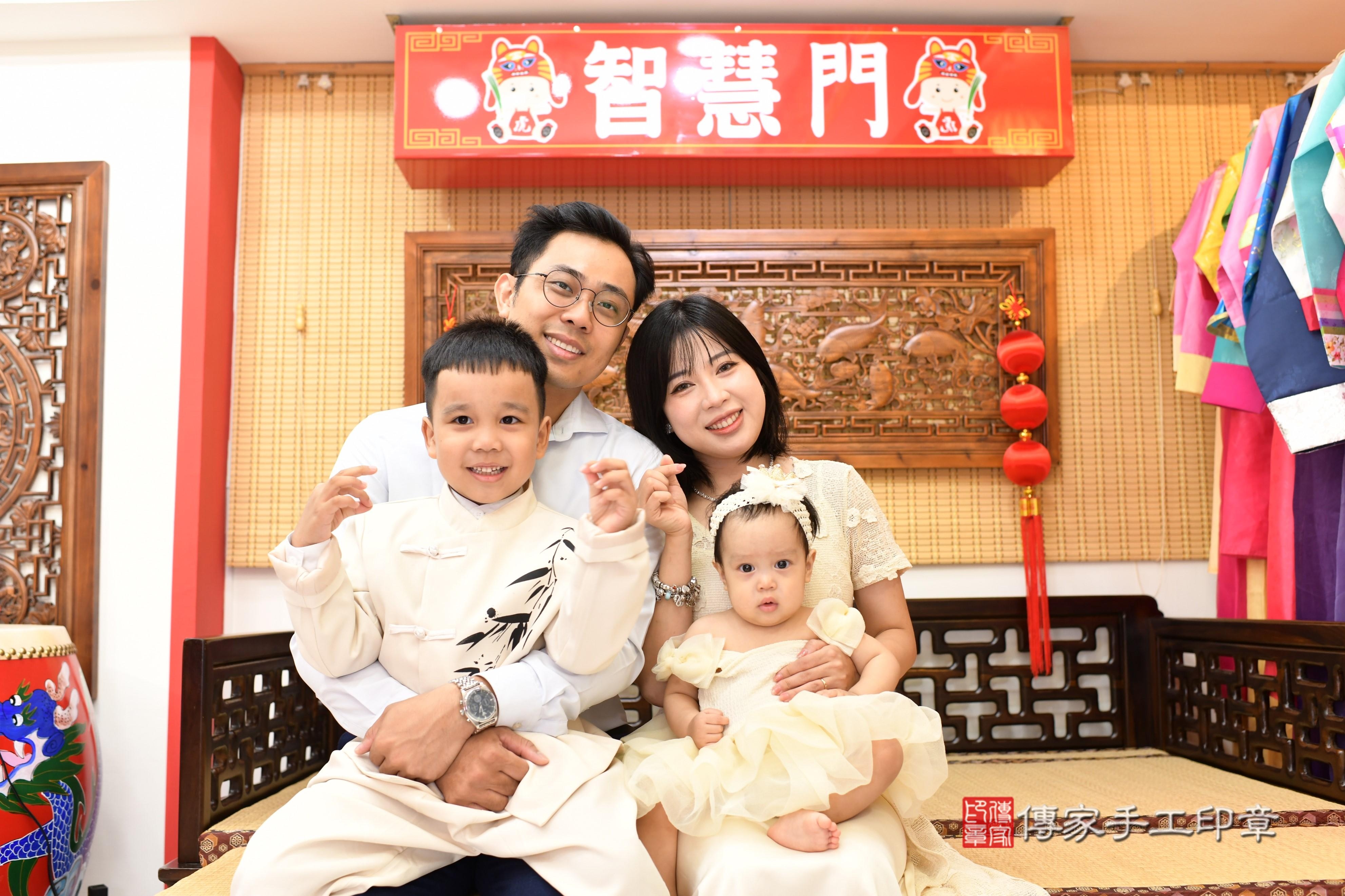 傳家手工印章台南店、抓周、度脺、中國風會場、傳家嬰兒古禮、吉祥話、抓周道具物品24種、拍照。抓周證書。寶寶抓周、滿周歲、生日快樂、祝福 傳家手工印章台南店、抓周、度脺、中國風會場、傳家嬰兒古禮、吉祥話、抓周道具物品24種、拍照。抓周證書。寶寶抓周、滿周歲、生日快樂、祝福