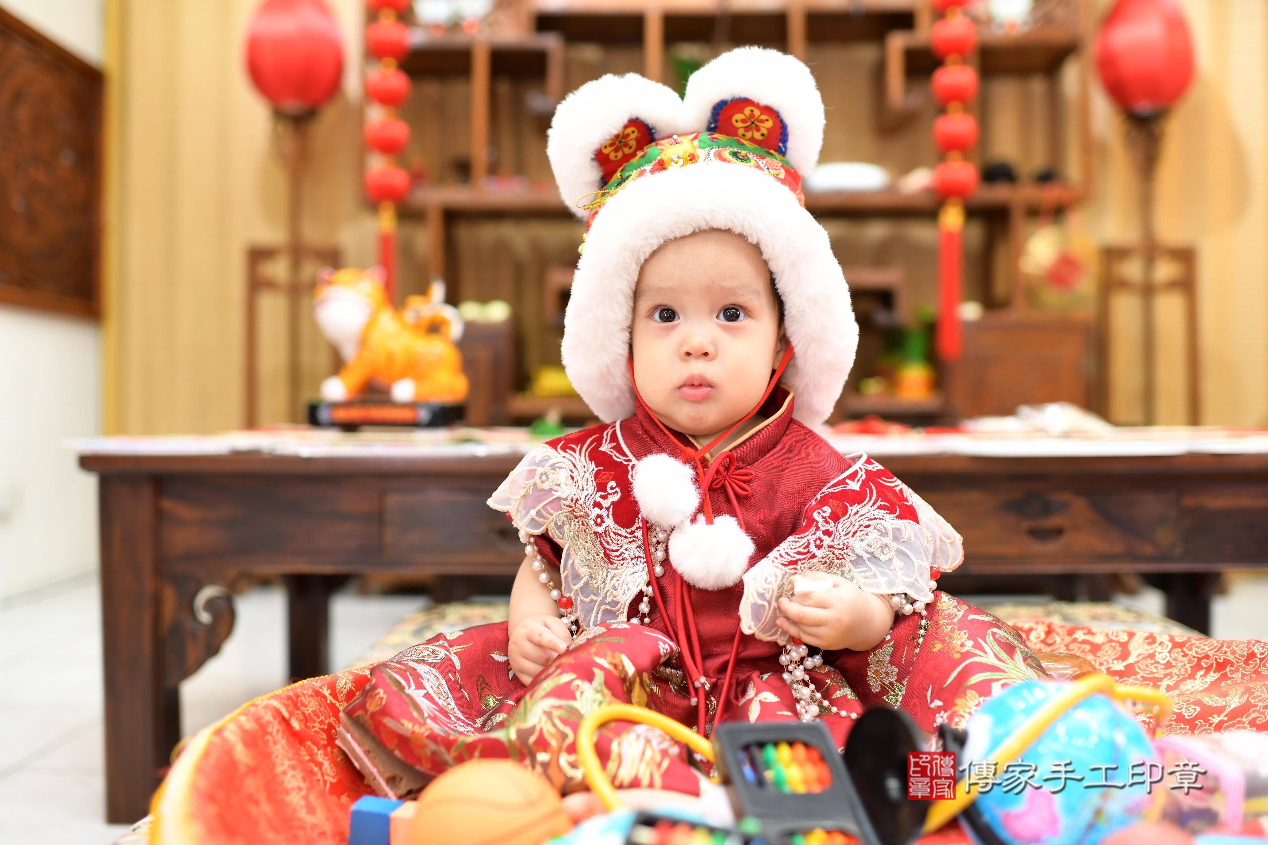 傳家手工印章台南店、抓周、度脺、中國風會場、傳家嬰兒古禮、吉祥話、抓周道具物品24種、拍照。抓周證書。寶寶抓周、滿周歲、生日快樂、祝福 傳家手工印章台南店、抓周、度脺、中國風會場、傳家嬰兒古禮、吉祥話、抓周道具物品24種、拍照。抓周證書。寶寶抓周、滿周歲、生日快樂、祝福