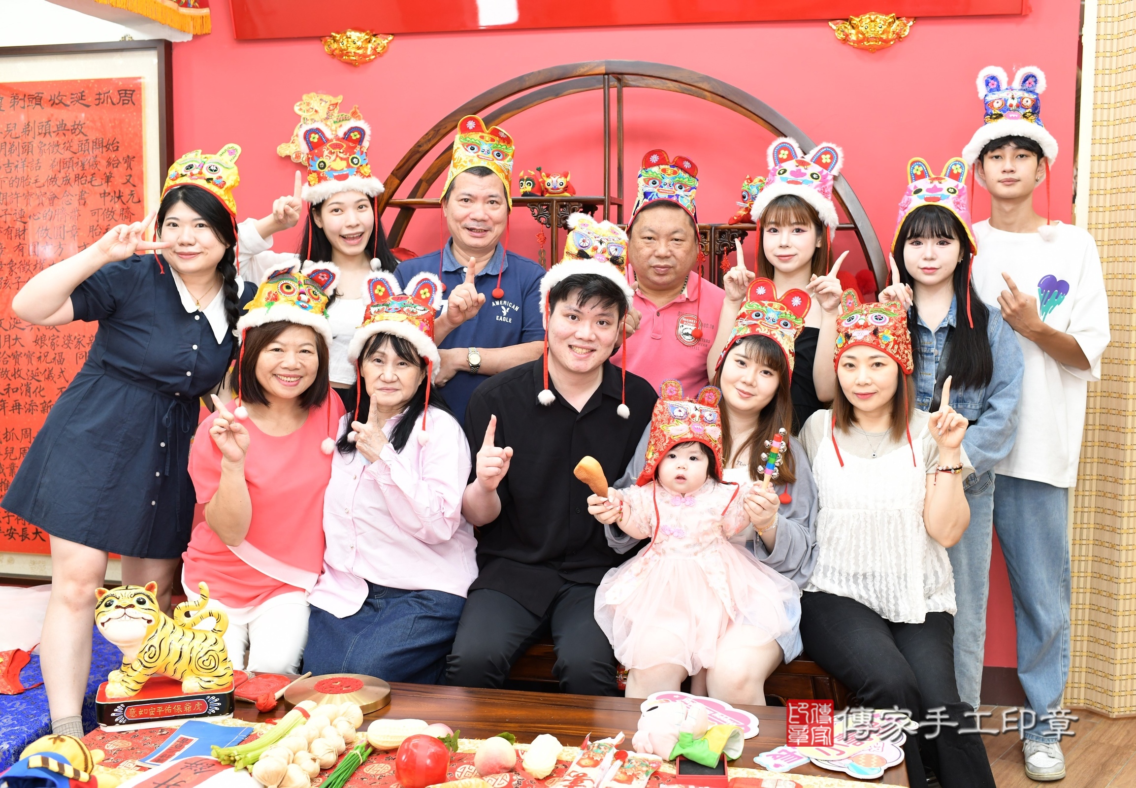 新北市永和區晴晴寶寶抓周推薦:傳家新北店抓周度脺中國風會場,嬰兒古禮抓周流程儀式吉祥話、抓周道具物品24種、拍照。抓周證書。2025.8.5,照片17 新北市永和區晴晴寶寶抓周推薦:傳家新北店抓周度脺中國風會場,嬰兒古禮抓周流程儀式吉祥話、抓周道具物品24種、拍照。抓周證書。2025.8.5,照片17