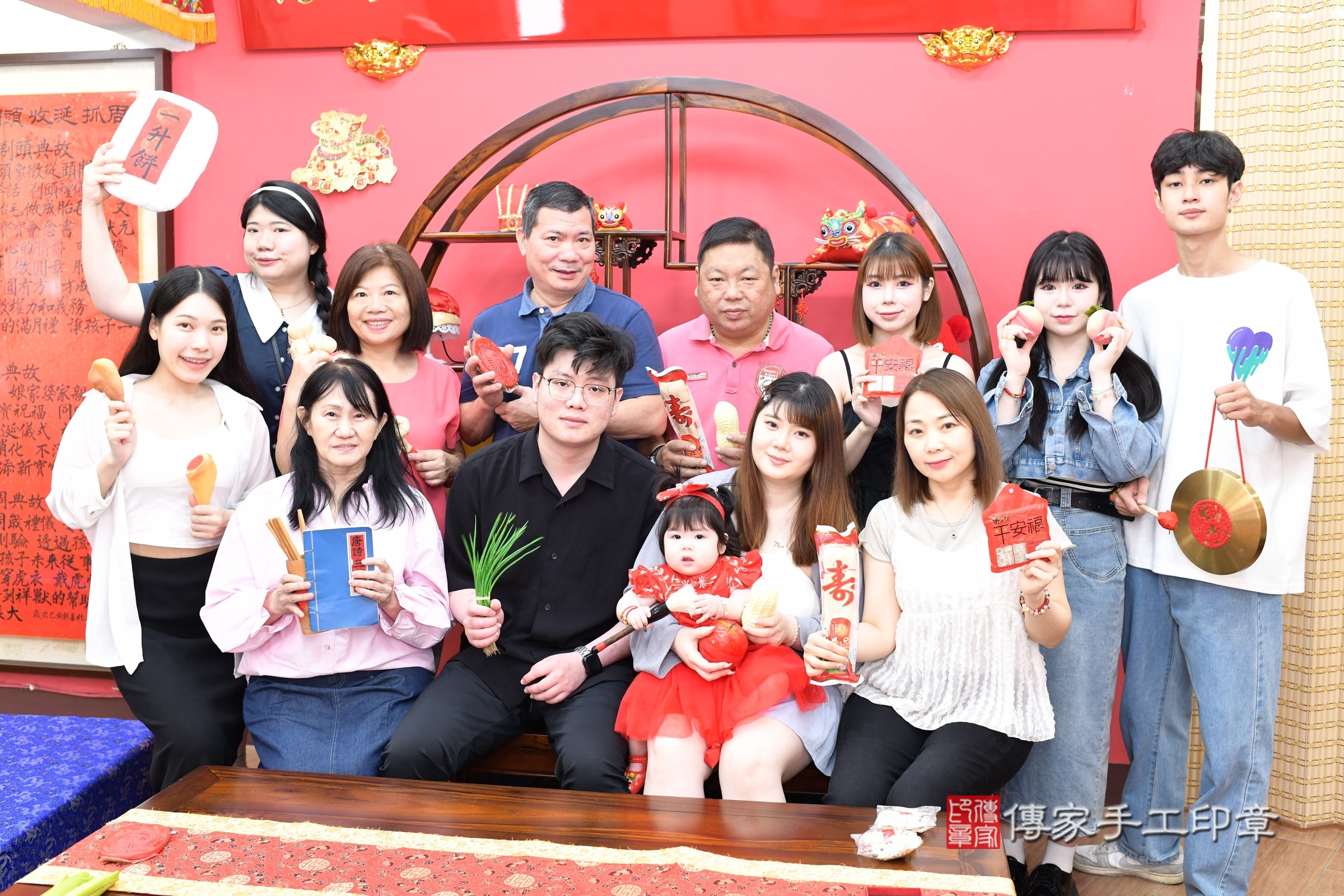 新北市永和區晴晴寶寶抓周推薦:傳家新北店抓周度脺中國風會場,嬰兒古禮抓周流程儀式吉祥話、抓周道具物品24種、拍照。抓周證書。2025.8.5,照片15 新北市永和區晴晴寶寶抓周推薦:傳家新北店抓周度脺中國風會場,嬰兒古禮抓周流程儀式吉祥話、抓周道具物品24種、拍照。抓周證書。2025.8.5,照片15