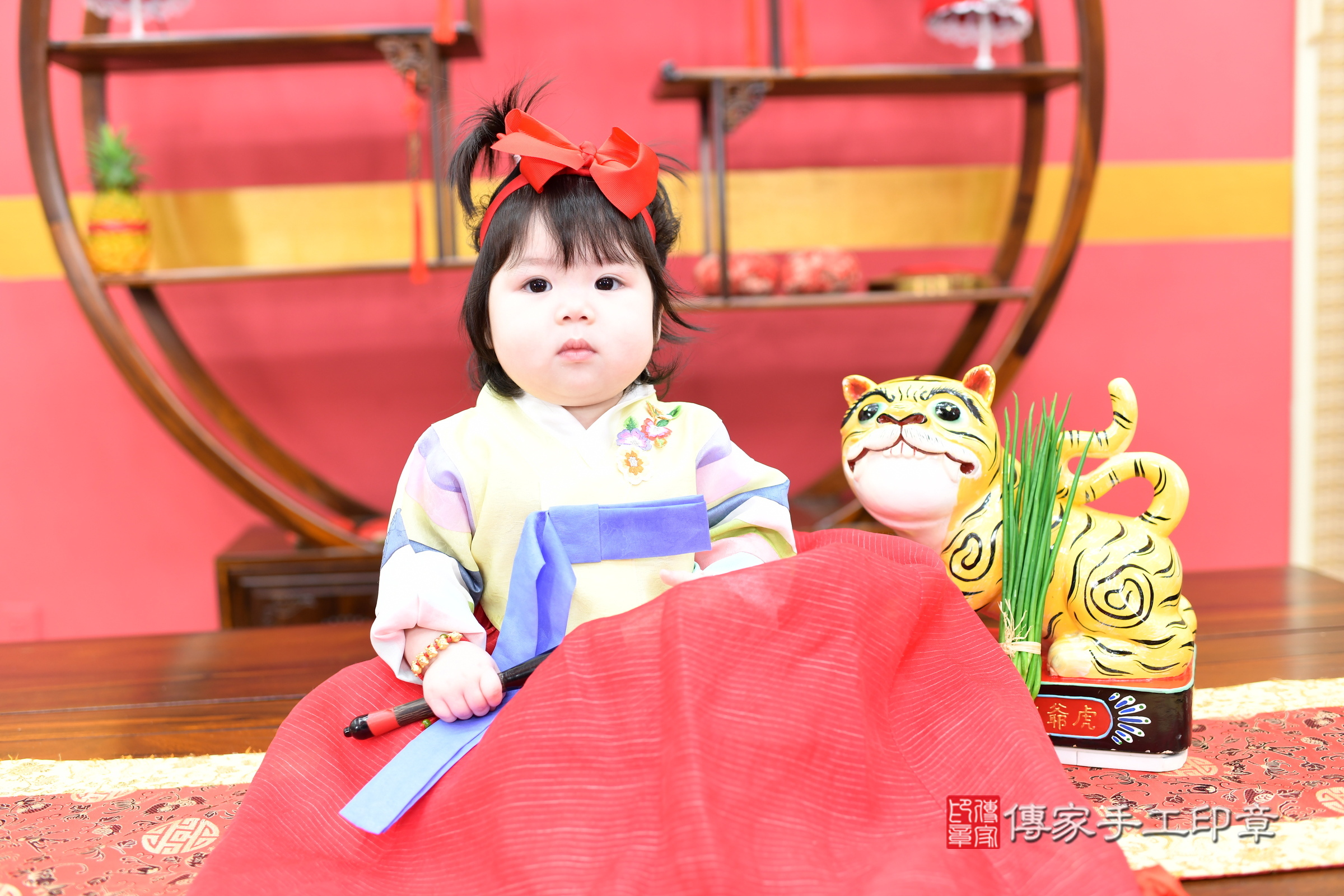 新北市永和區晴晴寶寶抓周推薦:傳家新北店抓周度脺中國風會場,嬰兒古禮抓周流程儀式吉祥話、抓周道具物品24種、拍照。抓周證書。2025.8.5,照片12 新北市永和區晴晴寶寶抓周推薦:傳家新北店抓周度脺中國風會場,嬰兒古禮抓周流程儀式吉祥話、抓周道具物品24種、拍照。抓周證書。2025.8.5,照片12