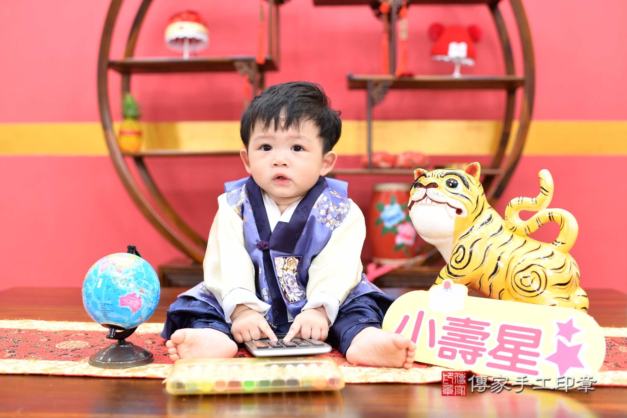 新北市永和區丞丞寶寶抓周推薦:傳家新北店抓周度脺中國風會場,嬰兒古禮抓周流程儀式吉祥話、抓周道具物品24種、拍照。抓周證書。2025.8.8,照片13 新北市永和區丞丞寶寶抓周推薦:傳家新北店抓周度脺中國風會場,嬰兒古禮抓周流程儀式吉祥話、抓周道具物品24種、拍照。抓周證書。2025.8.8,照片13