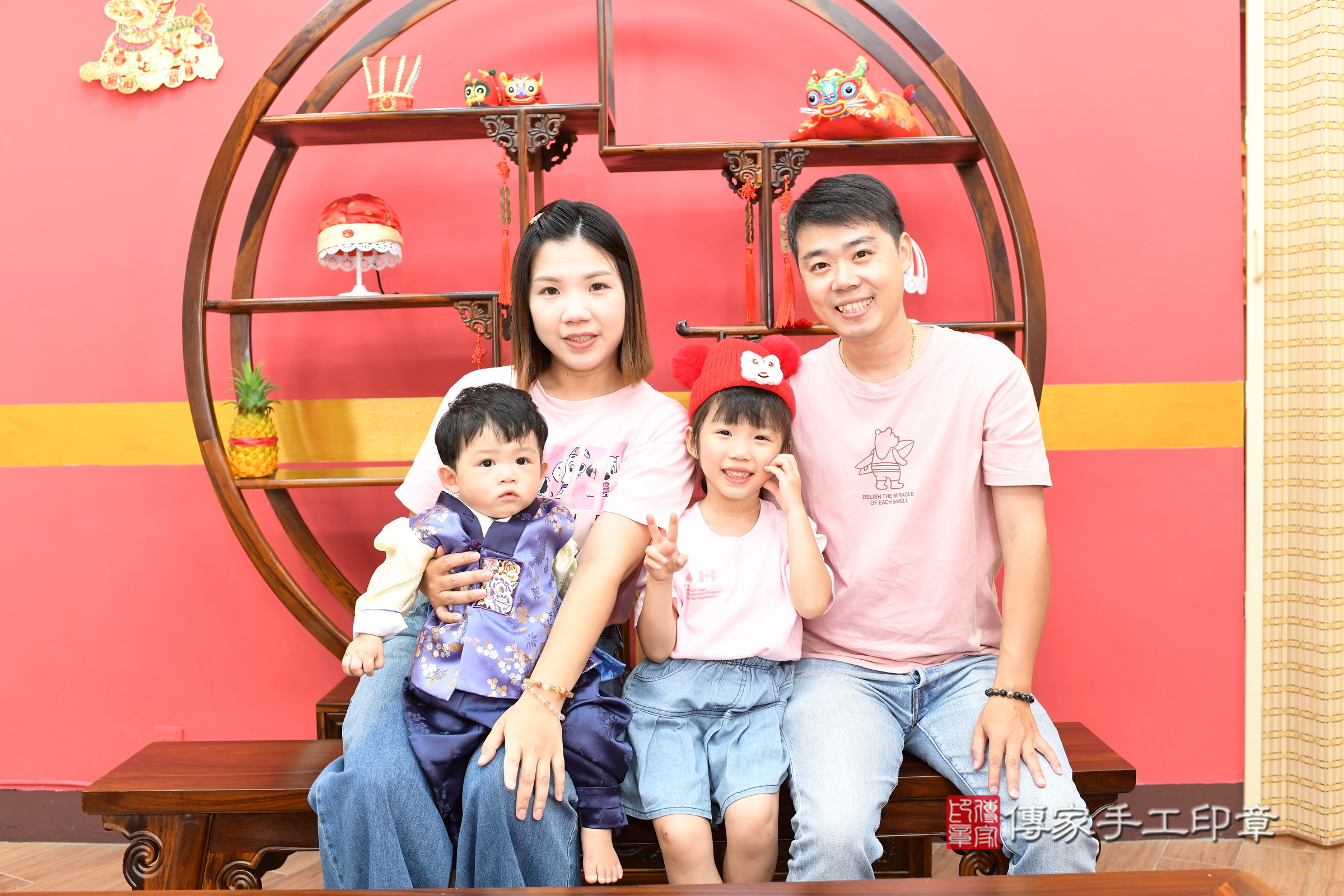 新北市永和區丞丞寶寶抓周推薦:傳家新北店抓周度脺中國風會場,嬰兒古禮抓周流程儀式吉祥話、抓周道具物品24種、拍照。抓周證書。2025.8.8,照片2 新北市永和區丞丞寶寶抓周推薦:傳家新北店抓周度脺中國風會場,嬰兒古禮抓周流程儀式吉祥話、抓周道具物品24種、拍照。抓周證書。2025.8.8,照片2