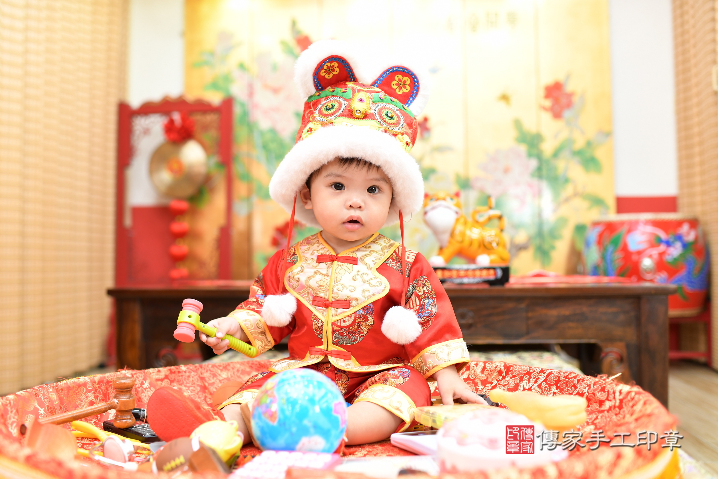 台北市大同區小鋒寶寶抓周推薦:傳家台北店抓周度脺中國風會場,嬰兒古禮抓周流程儀式吉祥話、抓周道具物品24種、拍照。抓周證書。2025.8.8,照片6 台北市大同區小鋒寶寶抓周推薦:傳家台北店抓周度脺中國風會場,嬰兒古禮抓周流程儀式吉祥話、抓周道具物品24種、拍照。抓周證書。2025.8.8,照片6