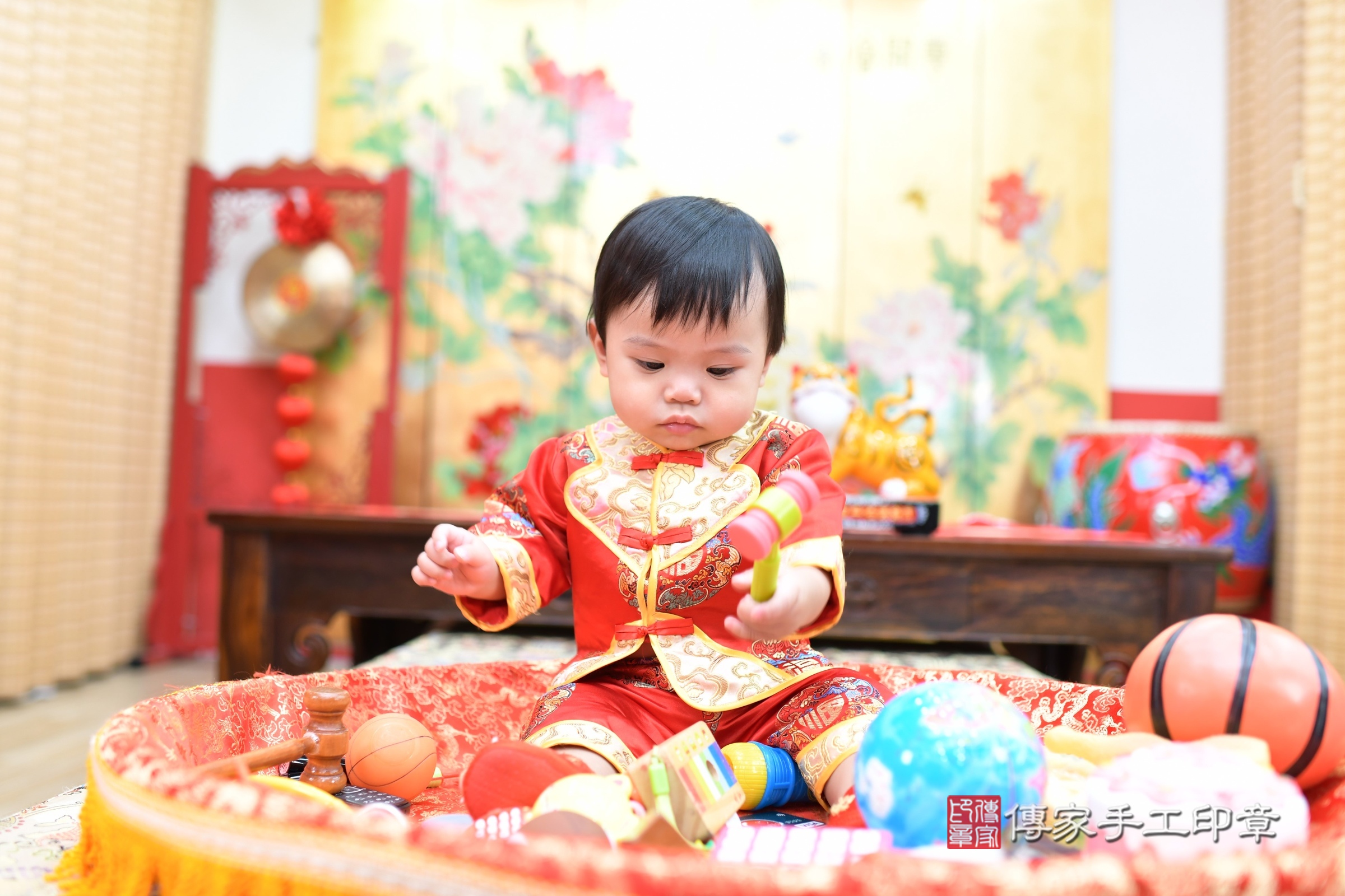 台北市大同區小鋒寶寶抓周推薦:傳家台北店抓周度脺中國風會場,嬰兒古禮抓周流程儀式吉祥話、抓周道具物品24種、拍照。抓周證書。2025.8.8,照片5 台北市大同區小鋒寶寶抓周推薦:傳家台北店抓周度脺中國風會場,嬰兒古禮抓周流程儀式吉祥話、抓周道具物品24種、拍照。抓周證書。2025.8.8,照片5