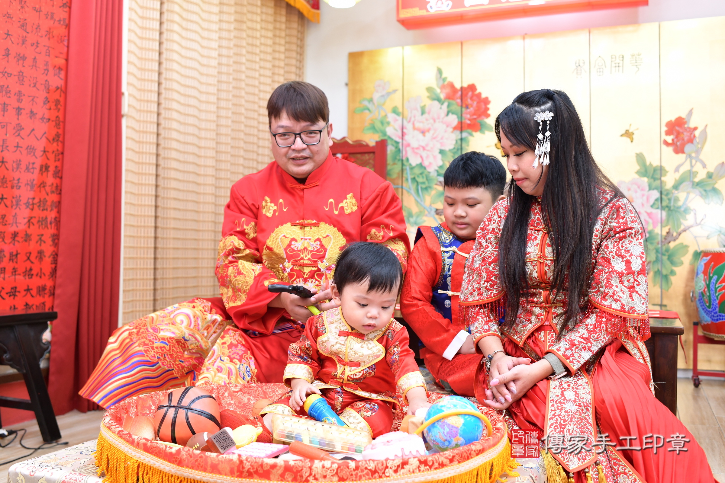 台北市大同區小鋒寶寶抓周推薦:傳家台北店抓周度脺中國風會場,嬰兒古禮抓周流程儀式吉祥話、抓周道具物品24種、拍照。抓周證書。2025.8.8,照片4 台北市大同區小鋒寶寶抓周推薦:傳家台北店抓周度脺中國風會場,嬰兒古禮抓周流程儀式吉祥話、抓周道具物品24種、拍照。抓周證書。2025.8.8,照片4