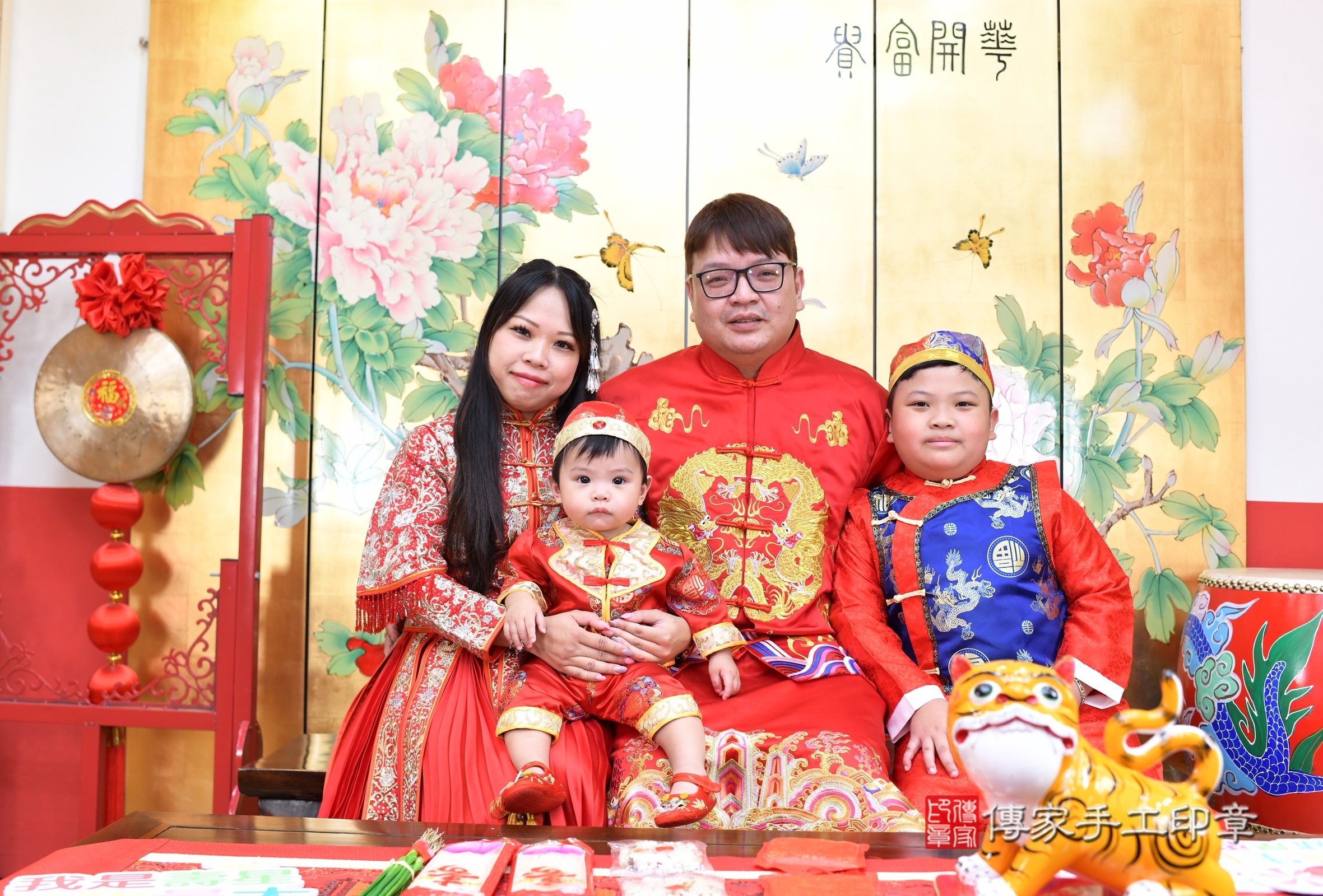 台北市大同區小鋒寶寶抓周推薦:傳家台北店抓周度脺中國風會場,嬰兒古禮抓周流程儀式吉祥話、抓周道具物品24種、拍照。抓周證書。2025.8.8,照片2 台北市大同區小鋒寶寶抓周推薦:傳家台北店抓周度脺中國風會場,嬰兒古禮抓周流程儀式吉祥話、抓周道具物品24種、拍照。抓周證書。2025.8.8,照片2